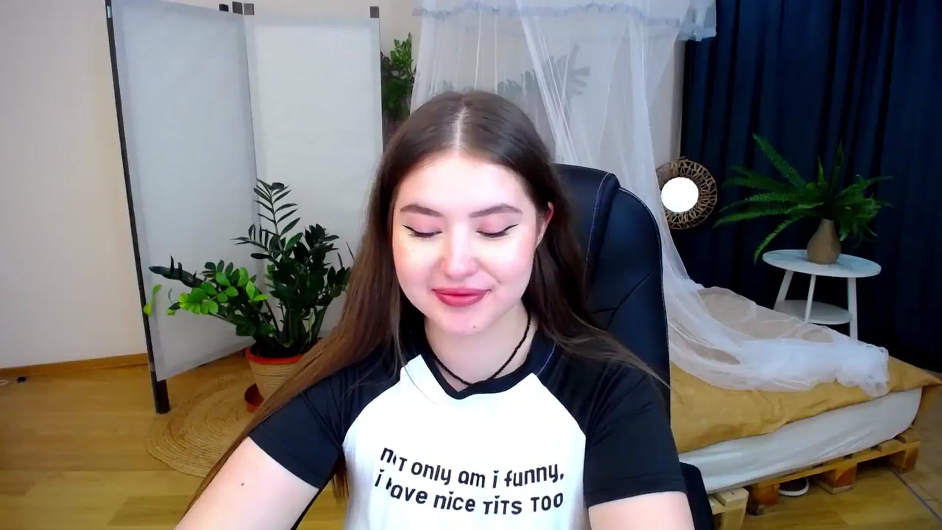 Gallery image thumbnail from AdmireMyEyes's myfreecams stream on, 08/17/2024, 21:05 image 4 of 20