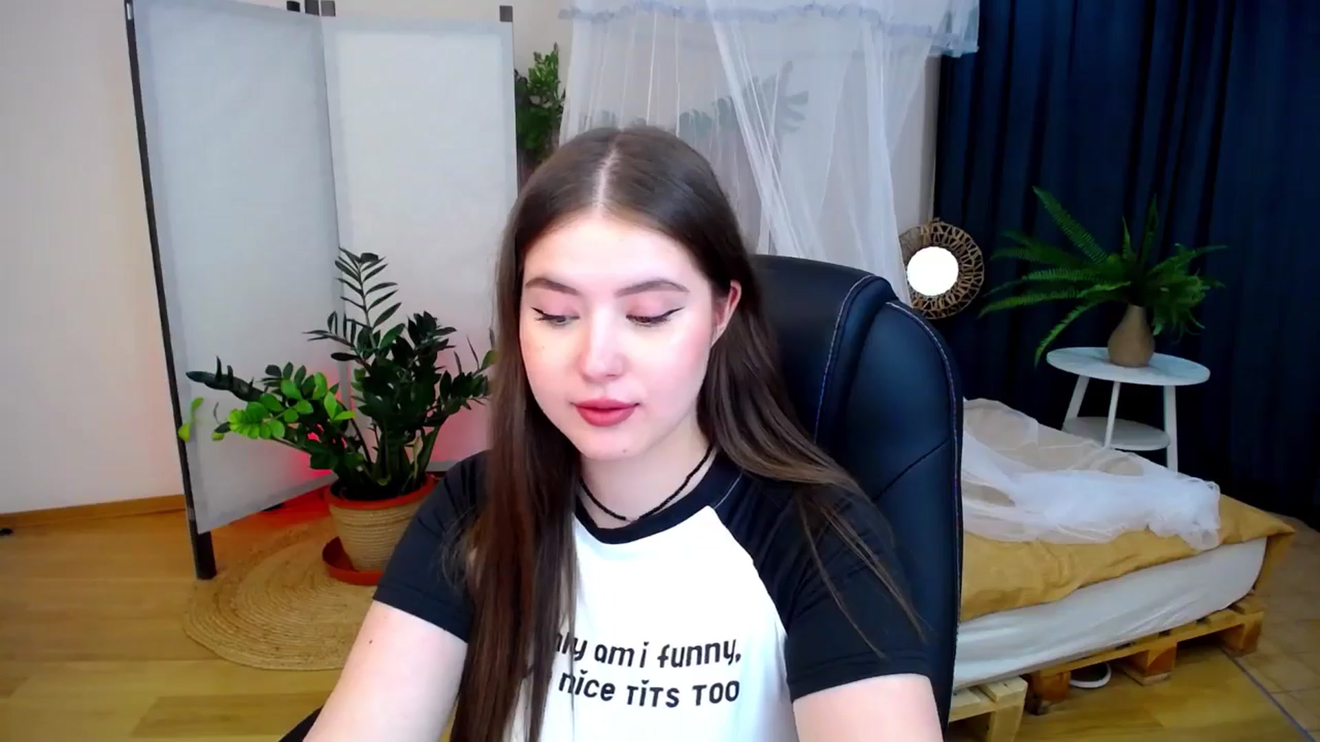 Gallery image thumbnail from AdmireMyEyes's myfreecams stream on, 08/17/2024, 21:05 image 11 of 20