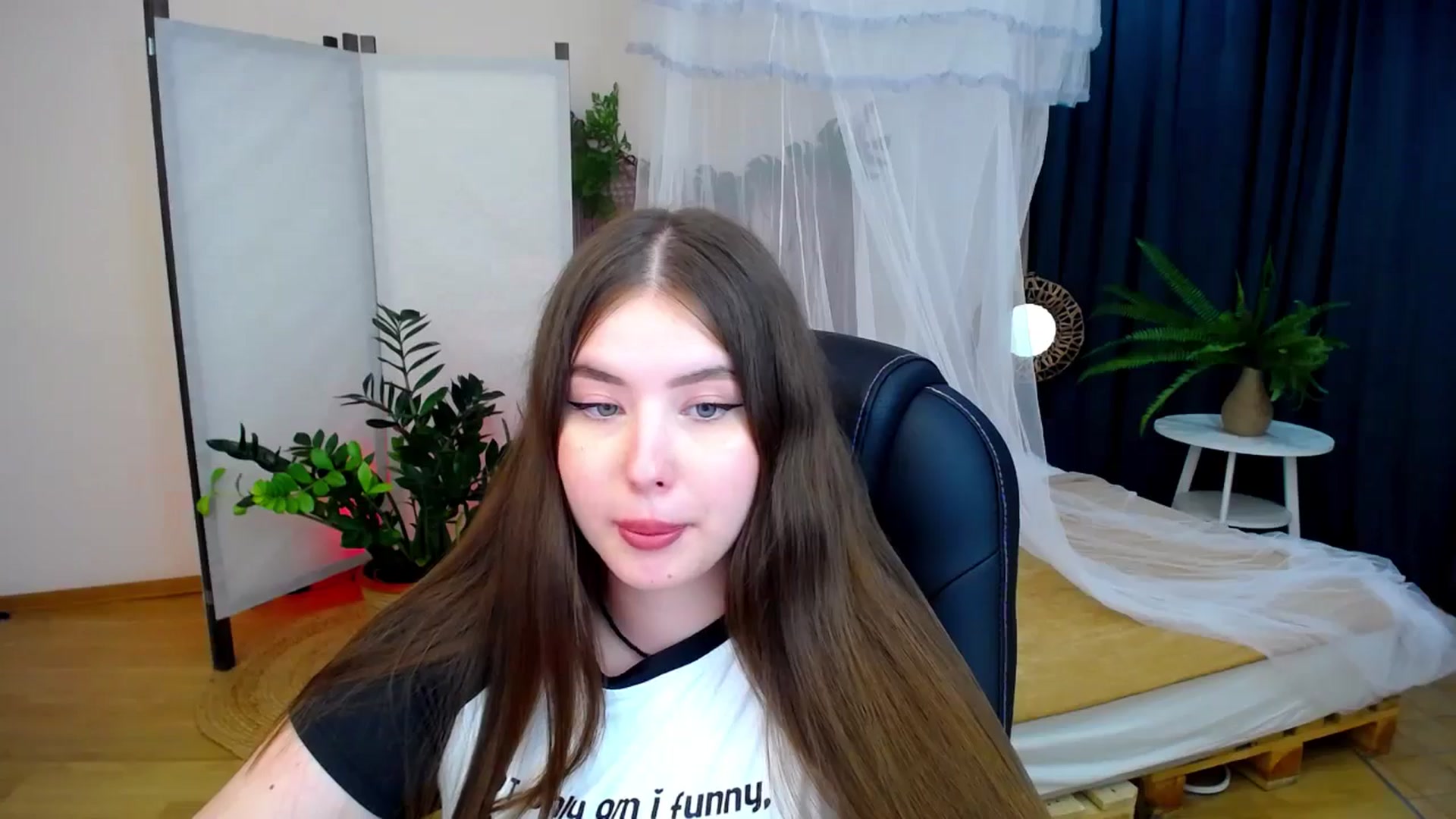 Gallery image thumbnail from AdmireMyEyes's myfreecams stream on, 08/17/2024, 22:31 image 12 of 20