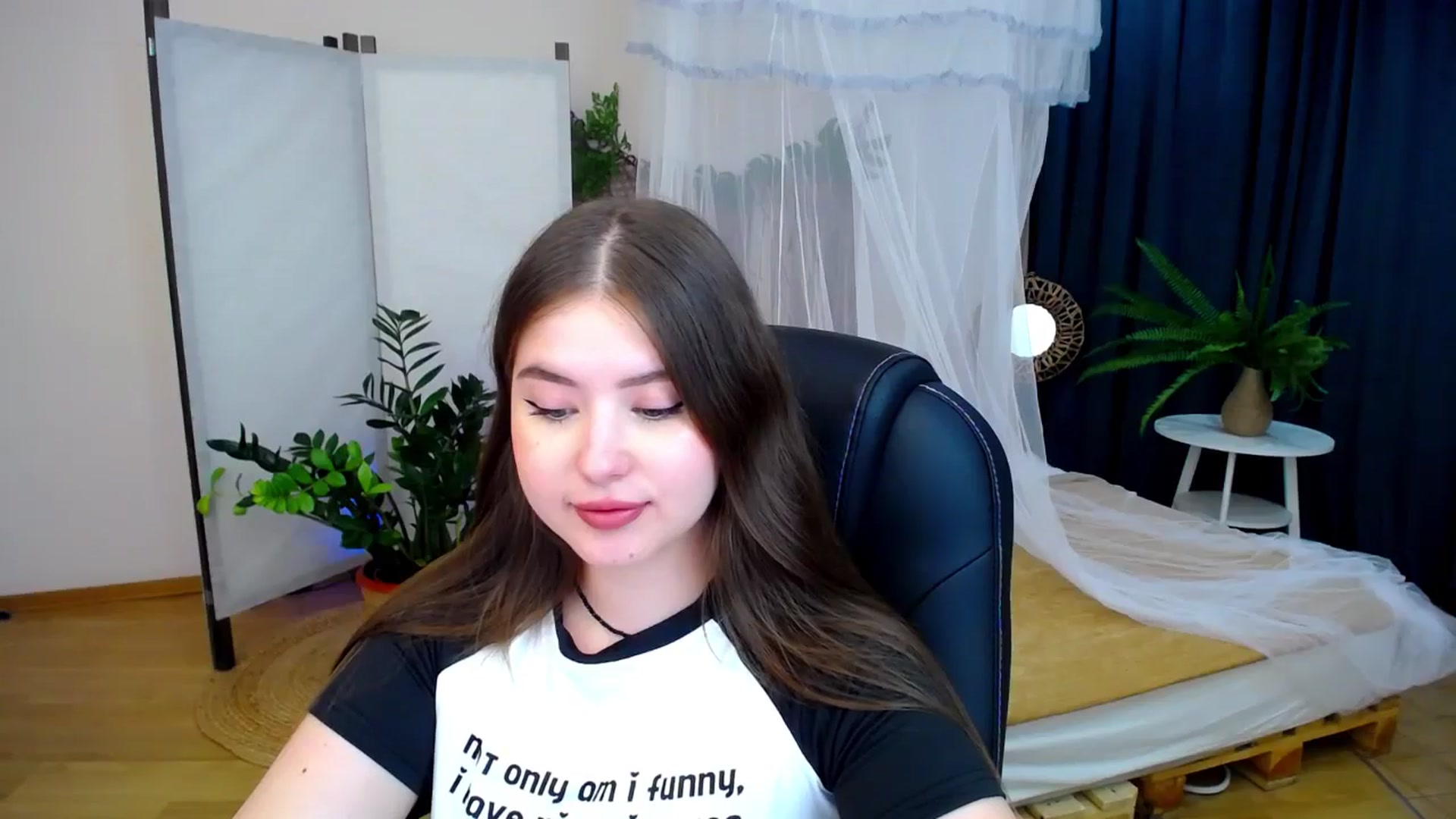 Gallery image thumbnail from AdmireMyEyes's myfreecams stream on, 08/17/2024, 22:31 image 16 of 20