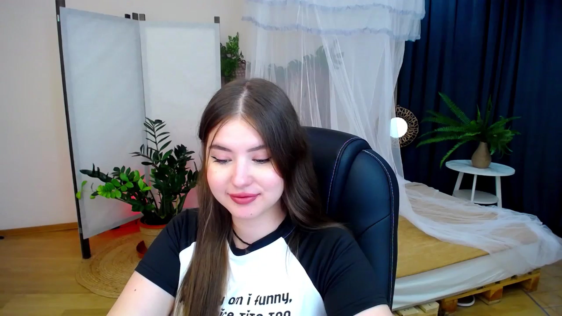 Gallery image thumbnail from AdmireMyEyes's myfreecams stream on, 08/17/2024, 22:31 image 2 of 20
