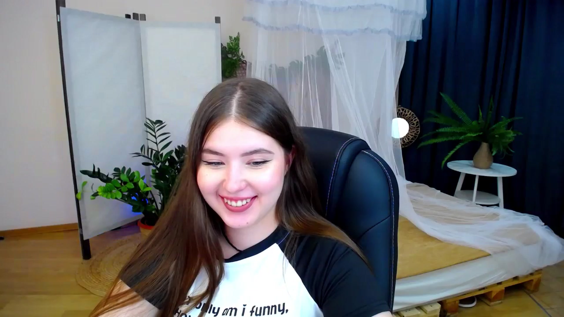 Gallery image thumbnail from AdmireMyEyes's myfreecams stream on, 08/17/2024, 22:31 image 9 of 20