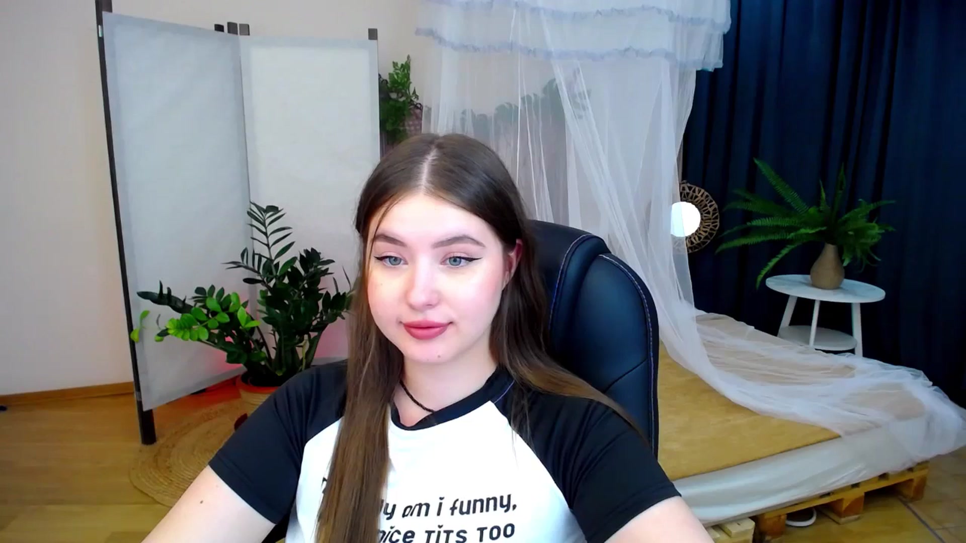 Gallery image thumbnail from AdmireMyEyes's myfreecams stream on, 08/17/2024, 22:31 image 4 of 20