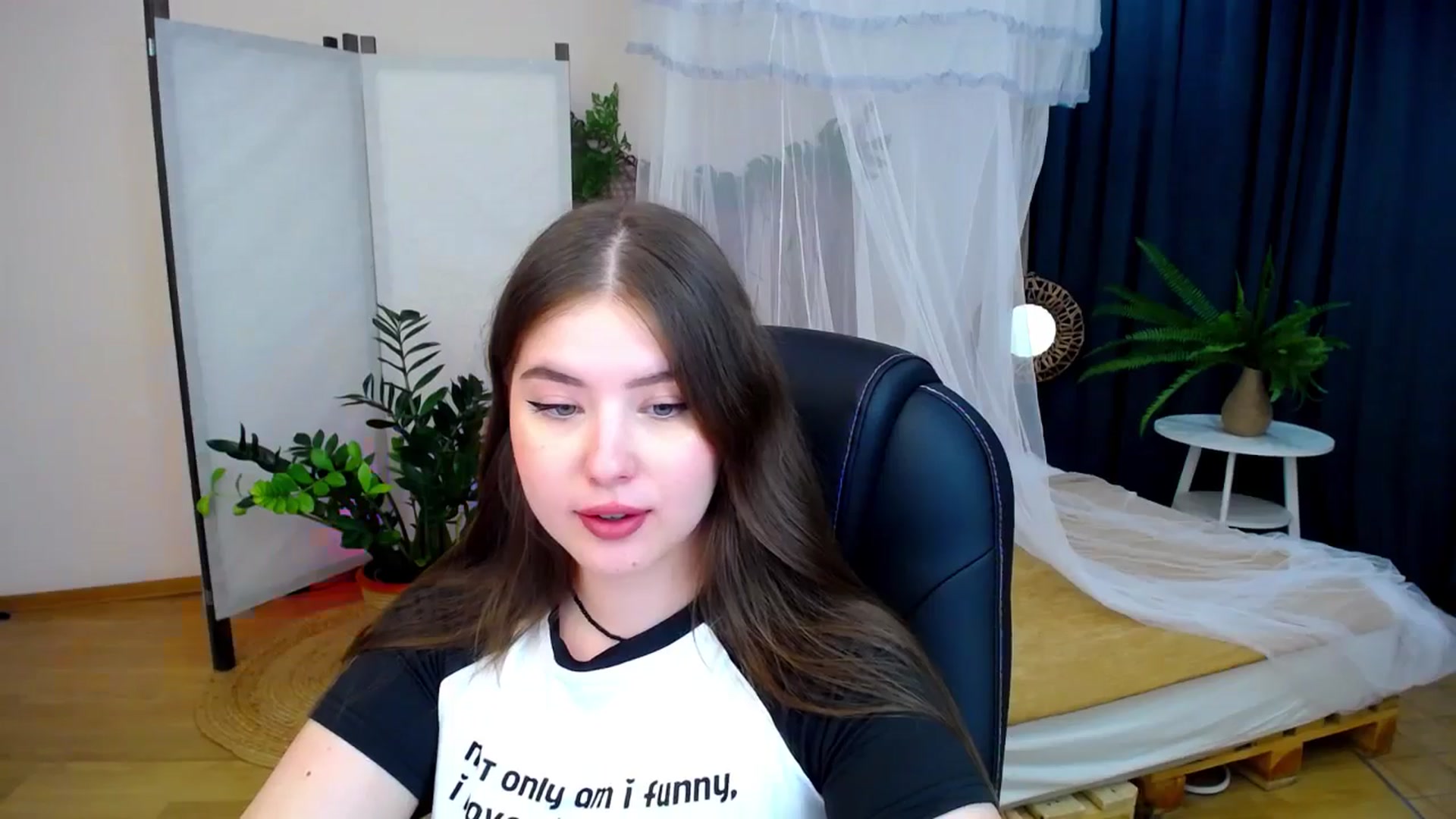 Gallery image thumbnail from AdmireMyEyes's myfreecams stream on, 08/17/2024, 22:31 image 17 of 20