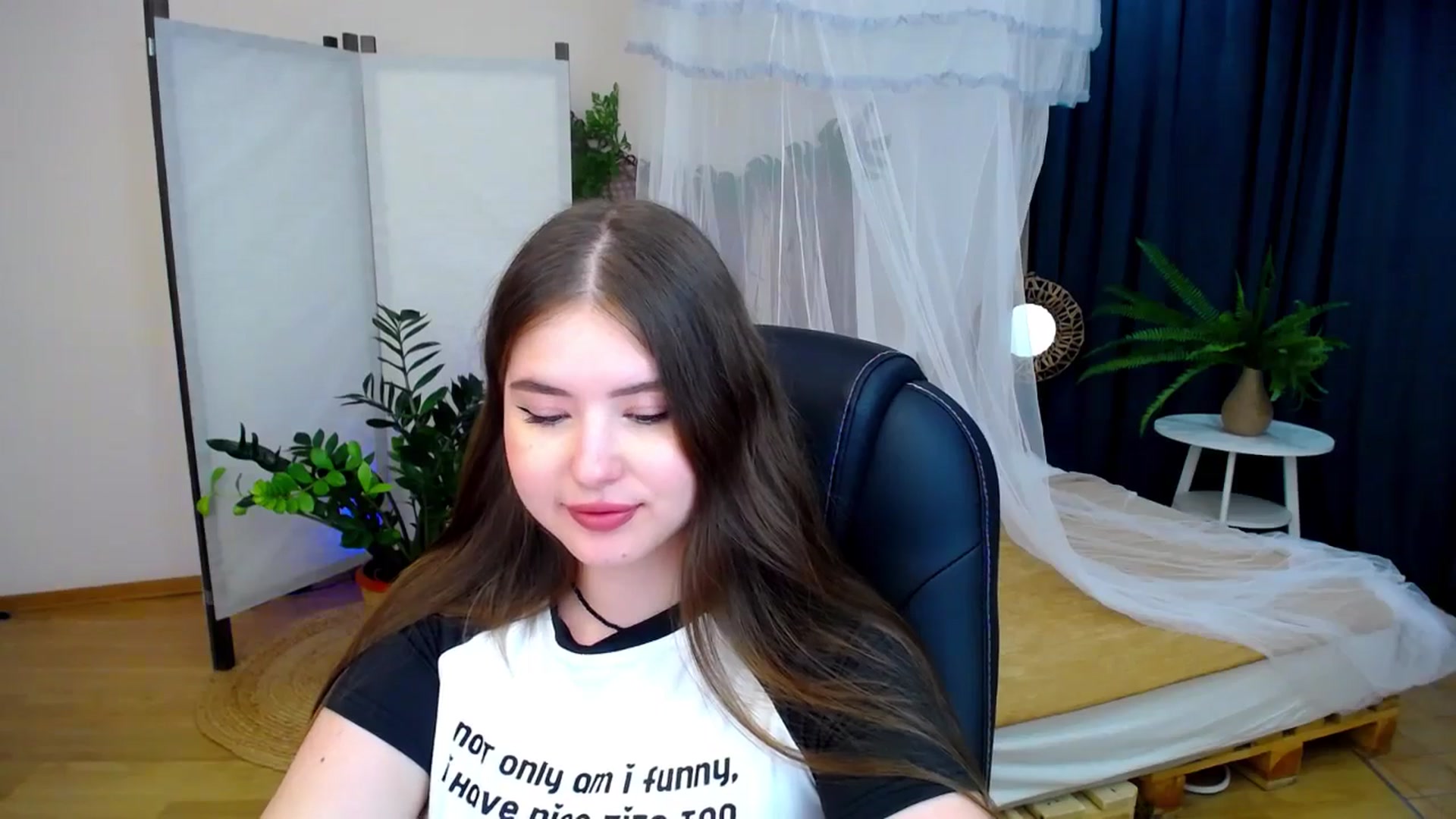 Gallery image thumbnail from AdmireMyEyes's myfreecams stream on, 08/17/2024, 22:31 image 15 of 20