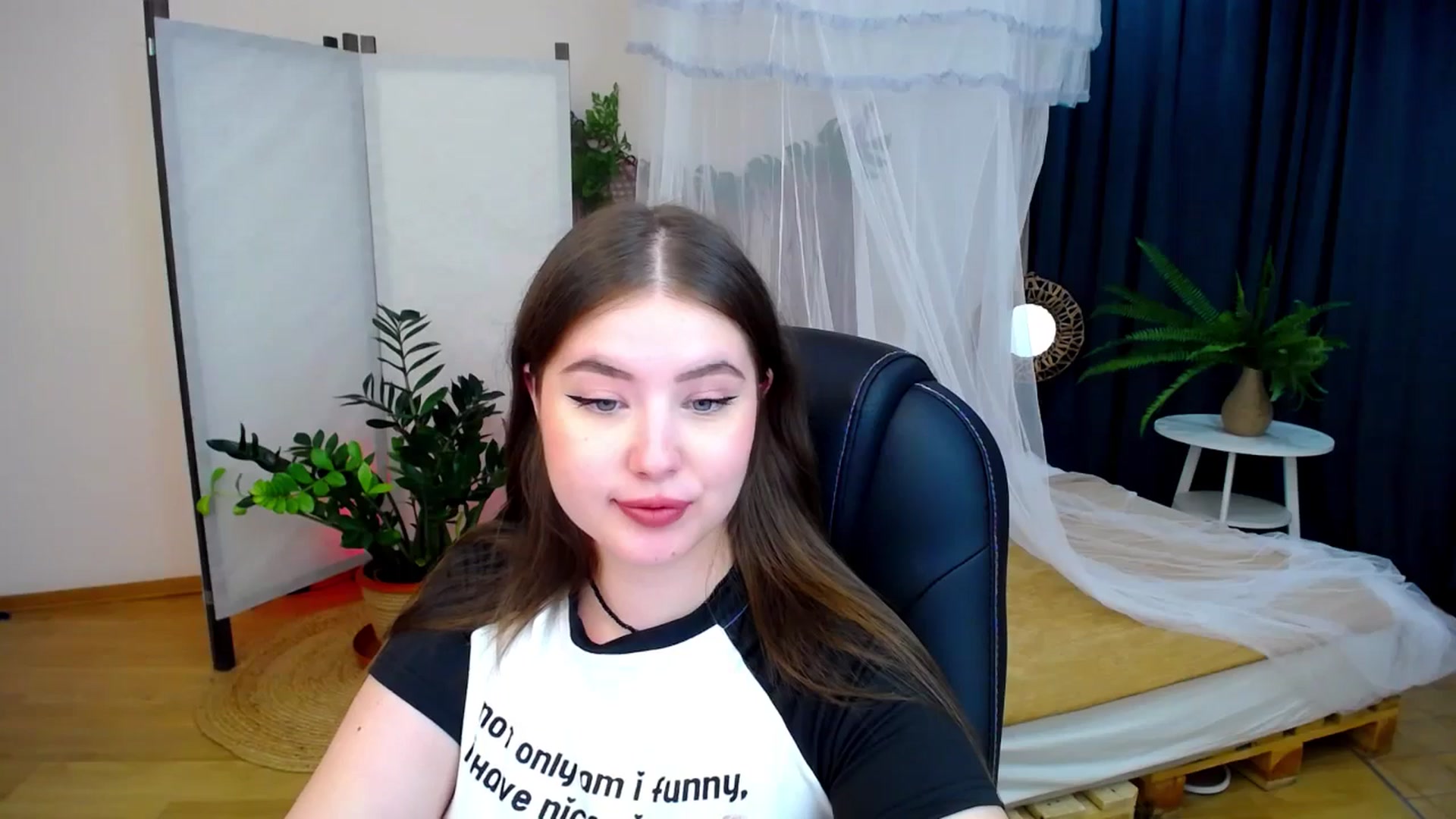 Gallery image thumbnail from AdmireMyEyes's myfreecams stream on, 08/17/2024, 22:31 image 19 of 20
