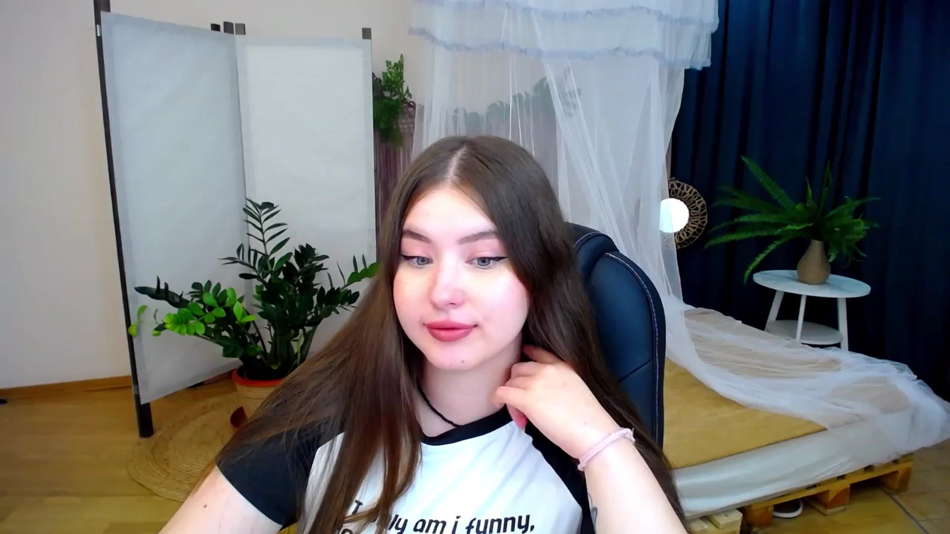 Gallery image thumbnail from AdmireMyEyes's myfreecams stream on, 08/17/2024, 22:31 image 13 of 20