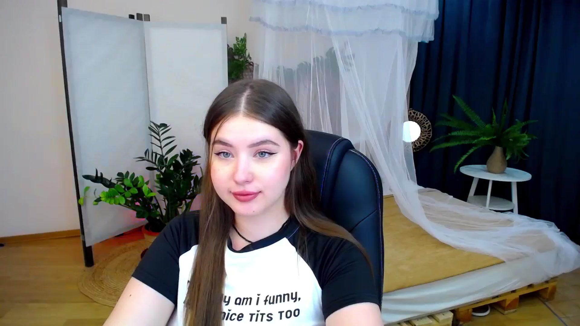Gallery image thumbnail from AdmireMyEyes's myfreecams stream on, 08/17/2024, 22:31 image 3 of 20