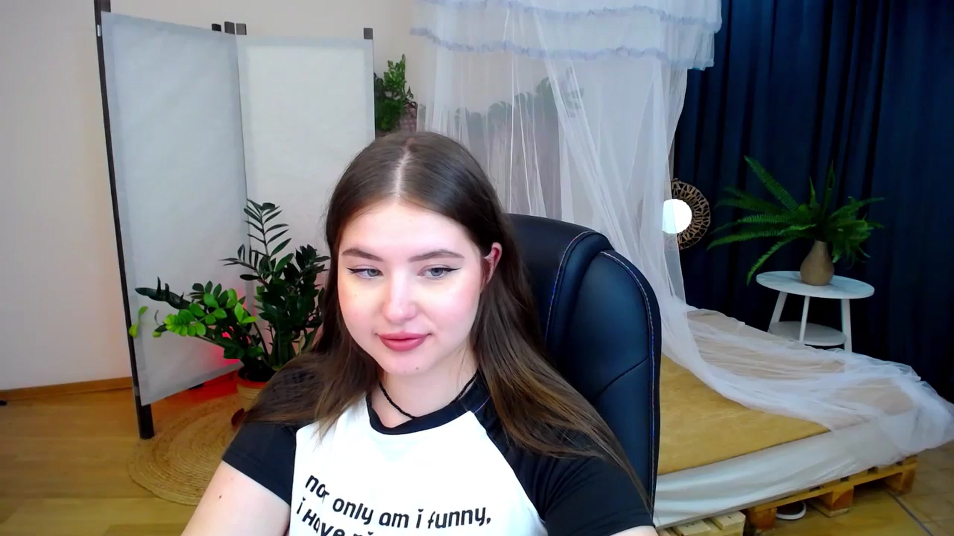 Gallery image thumbnail from AdmireMyEyes's myfreecams stream on, 08/17/2024, 22:31 image 18 of 20