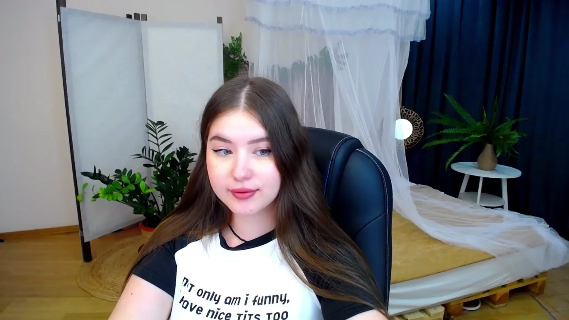 Gallery image thumbnail from AdmireMyEyes's myfreecams stream on, 08/17/2024, 22:31 image 14 of 20