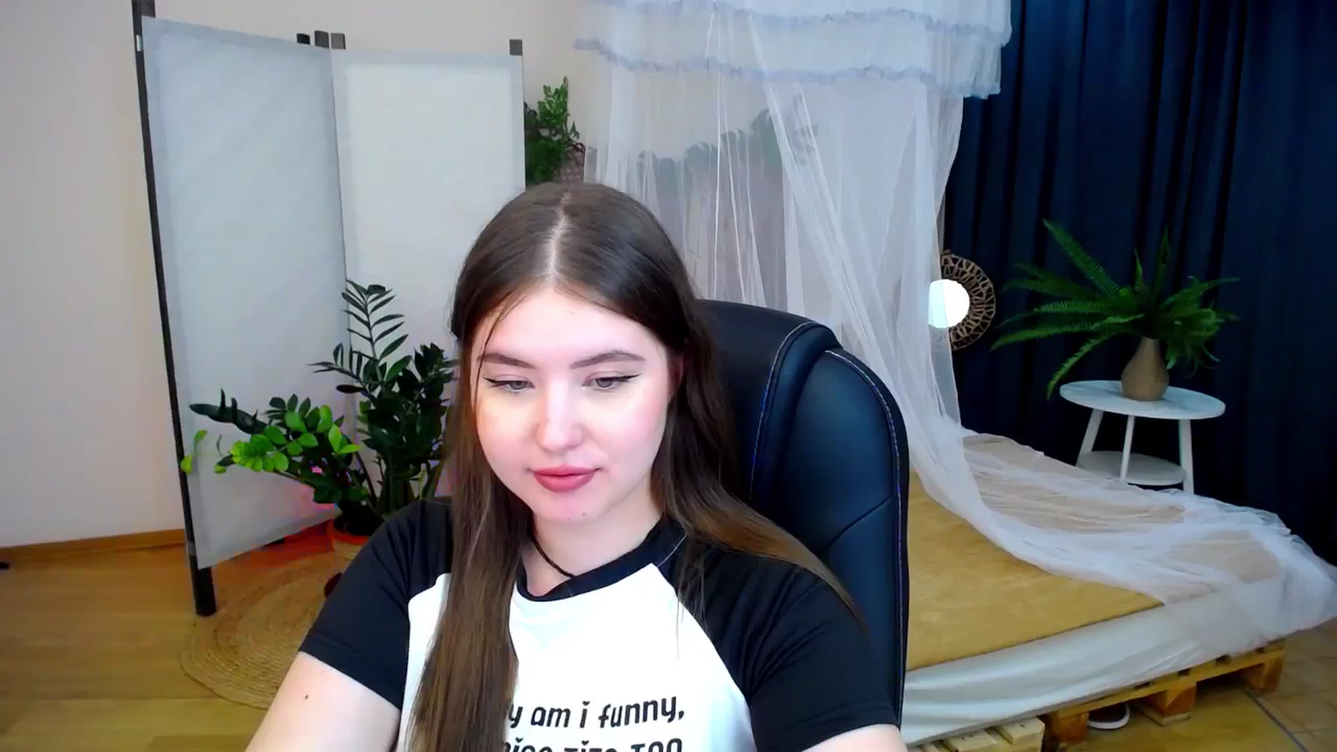 Gallery image thumbnail from AdmireMyEyes's myfreecams stream on, 08/17/2024, 22:31 image 6 of 20