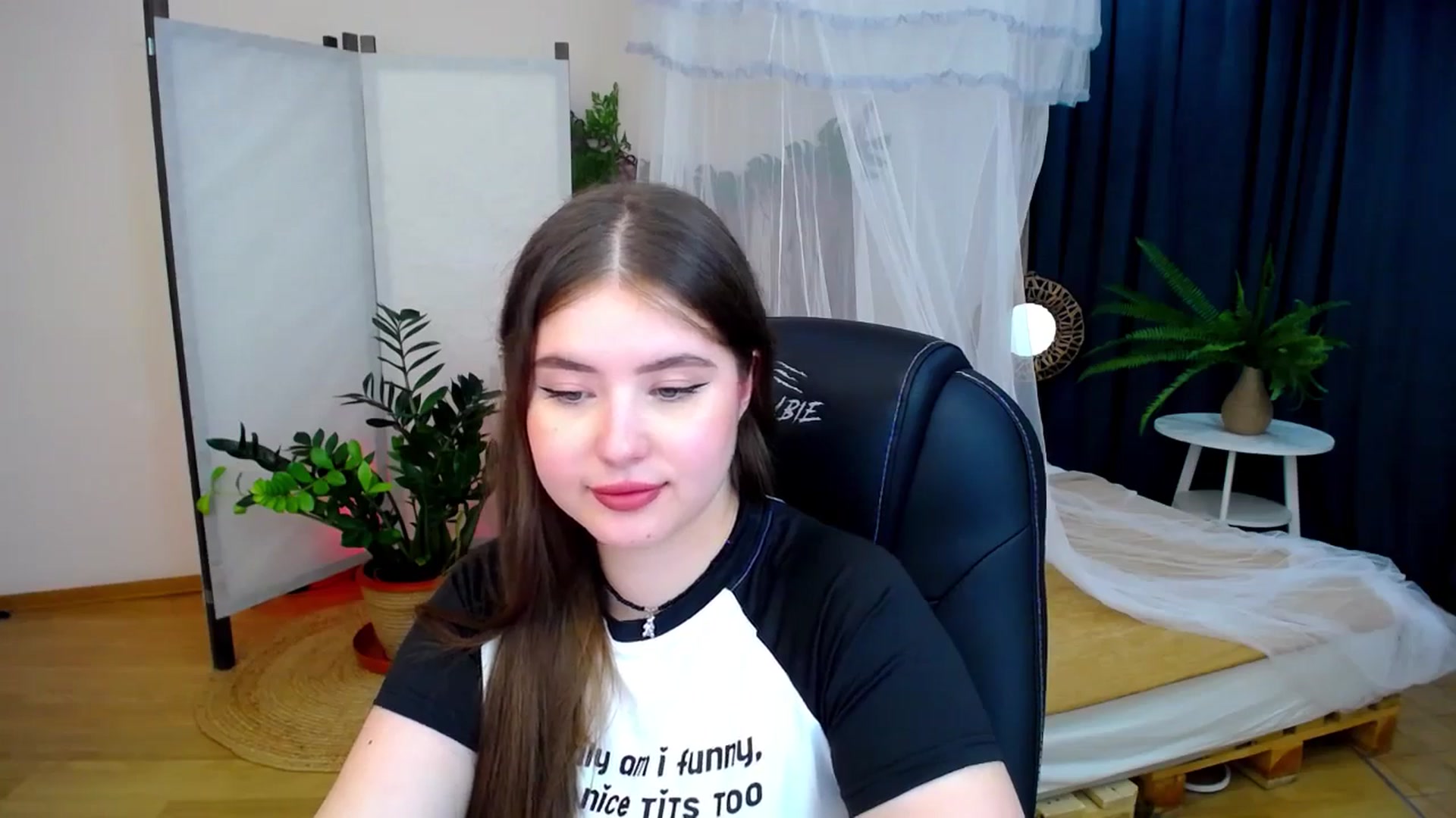 Gallery image thumbnail from AdmireMyEyes's myfreecams stream on, 08/17/2024, 23:30 image 4 of 20