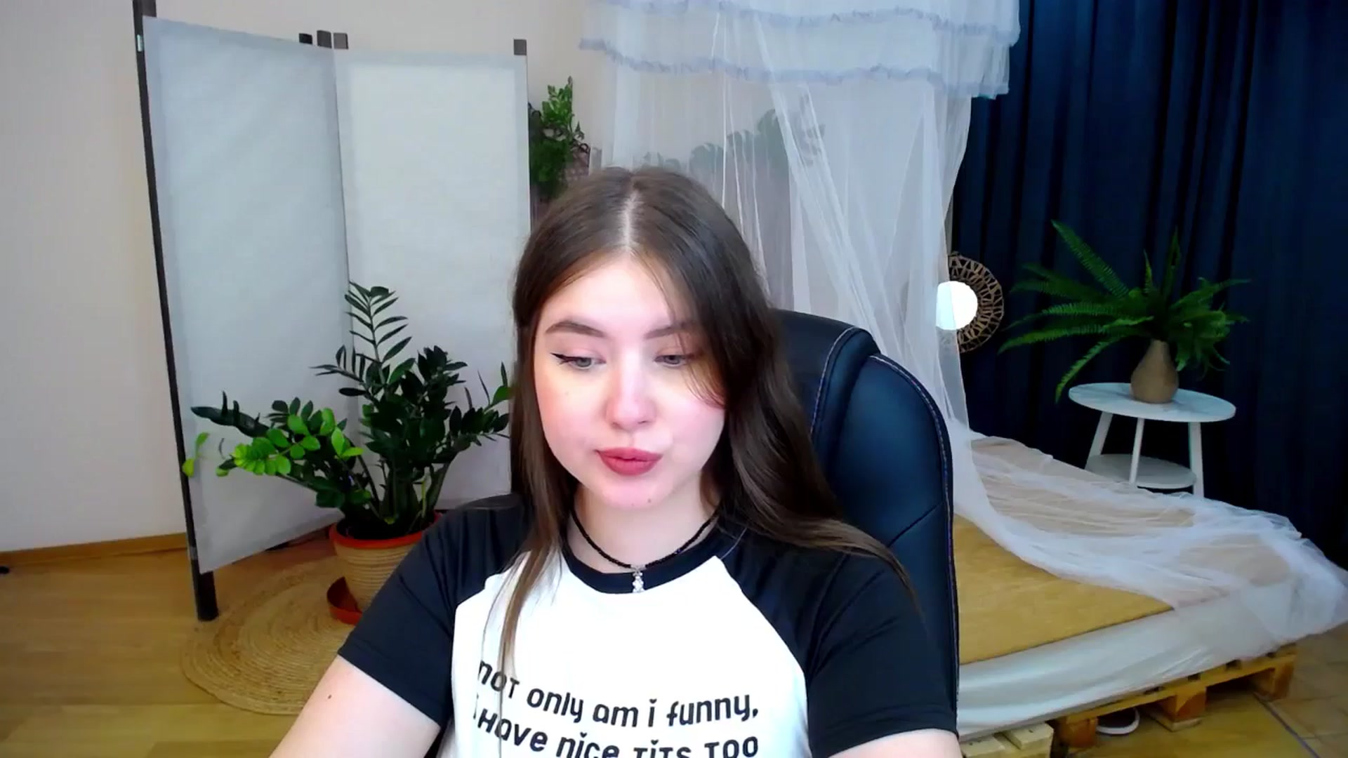 Gallery image thumbnail from AdmireMyEyes's myfreecams stream on, 08/17/2024, 23:30 image 20 of 20