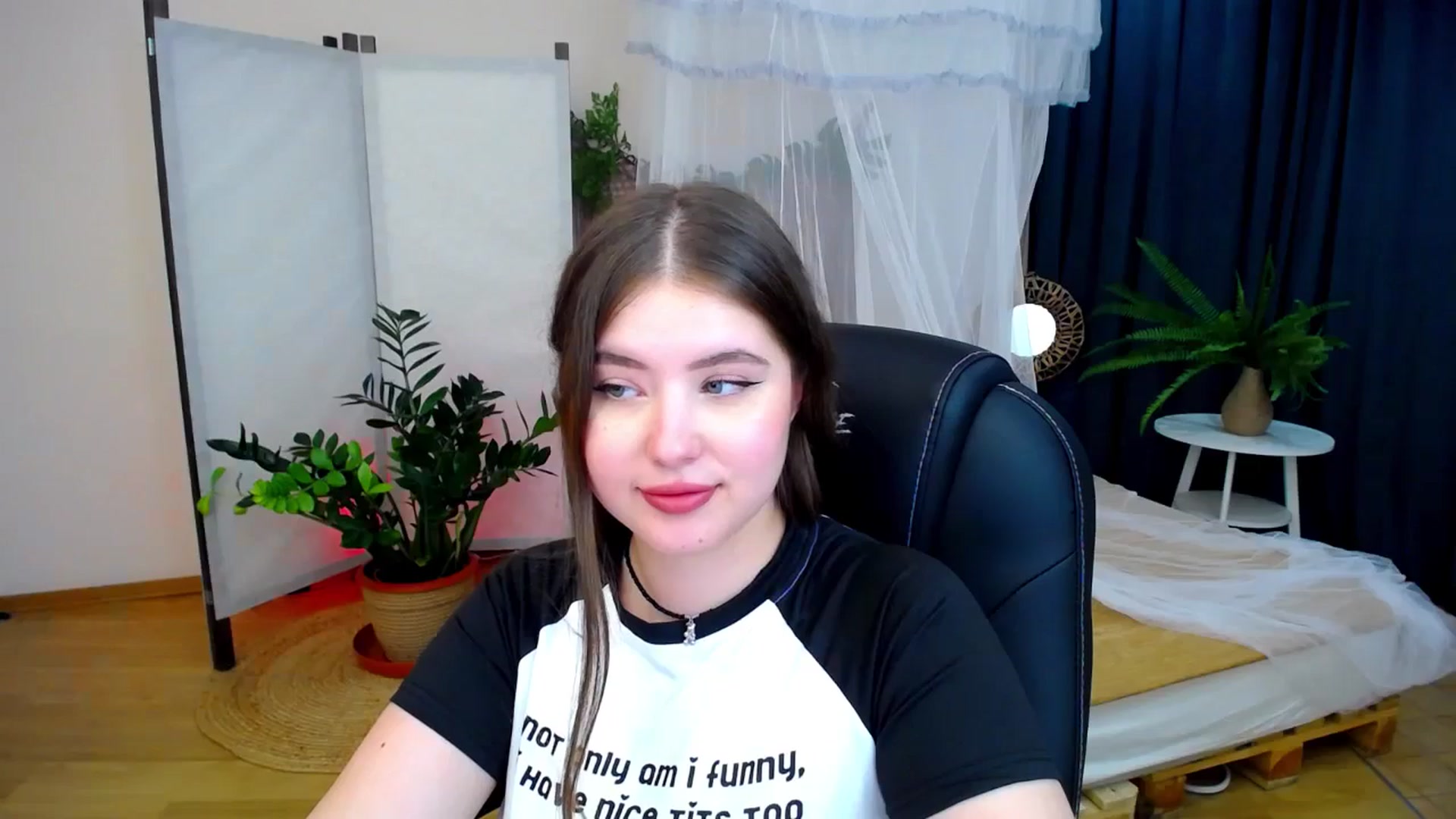 Gallery image thumbnail from AdmireMyEyes's myfreecams stream on, 08/17/2024, 23:30 image 18 of 20