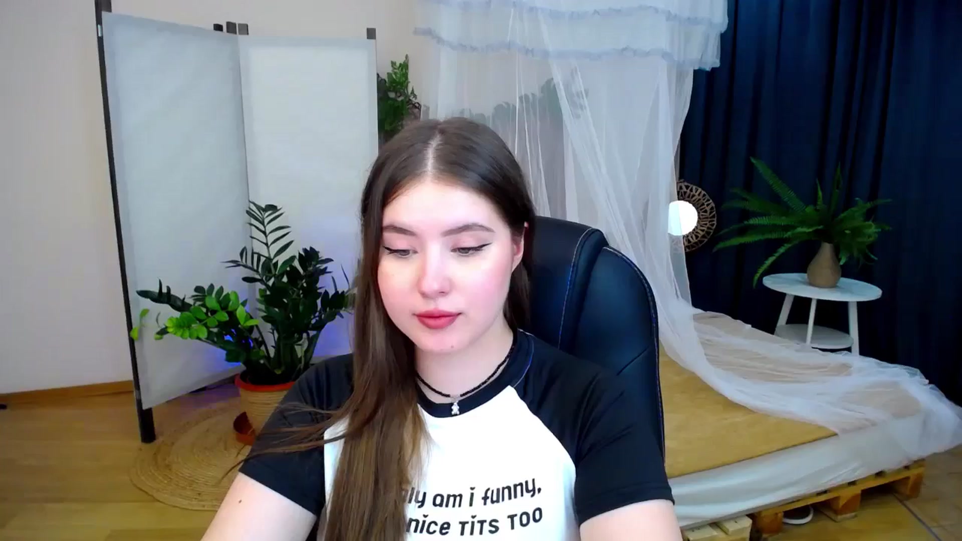 Gallery image thumbnail from AdmireMyEyes's myfreecams stream on, 08/17/2024, 23:30 image 11 of 20