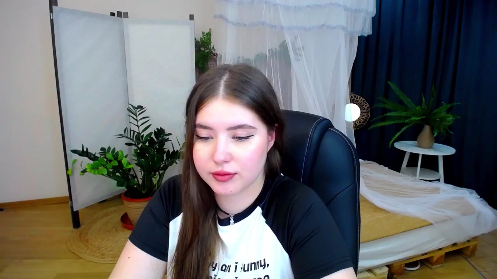 Gallery image thumbnail from AdmireMyEyes's myfreecams stream on, 08/17/2024, 23:30 image 17 of 20