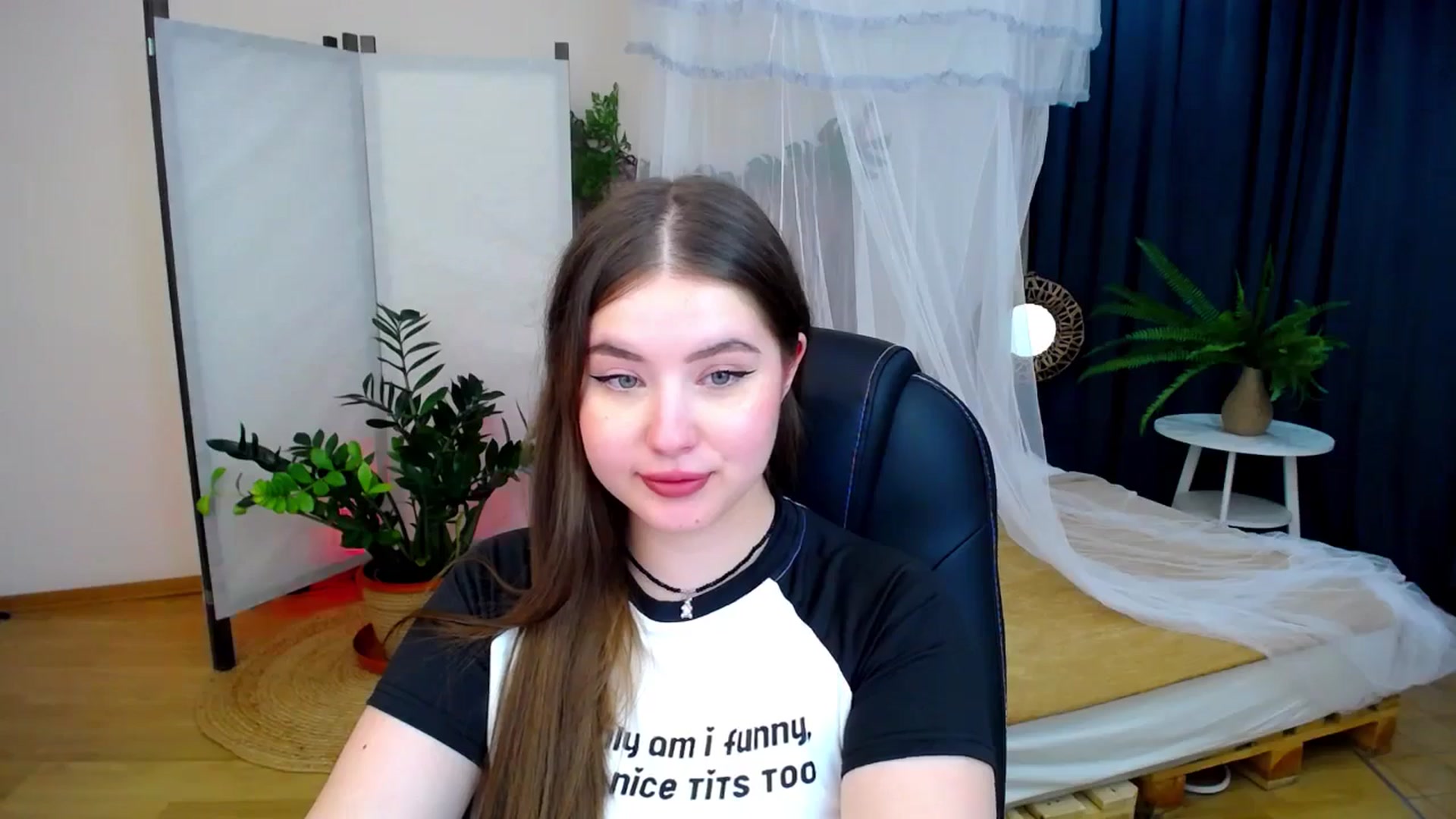 Gallery image thumbnail from AdmireMyEyes's myfreecams stream on, 08/17/2024, 23:30 image 6 of 20