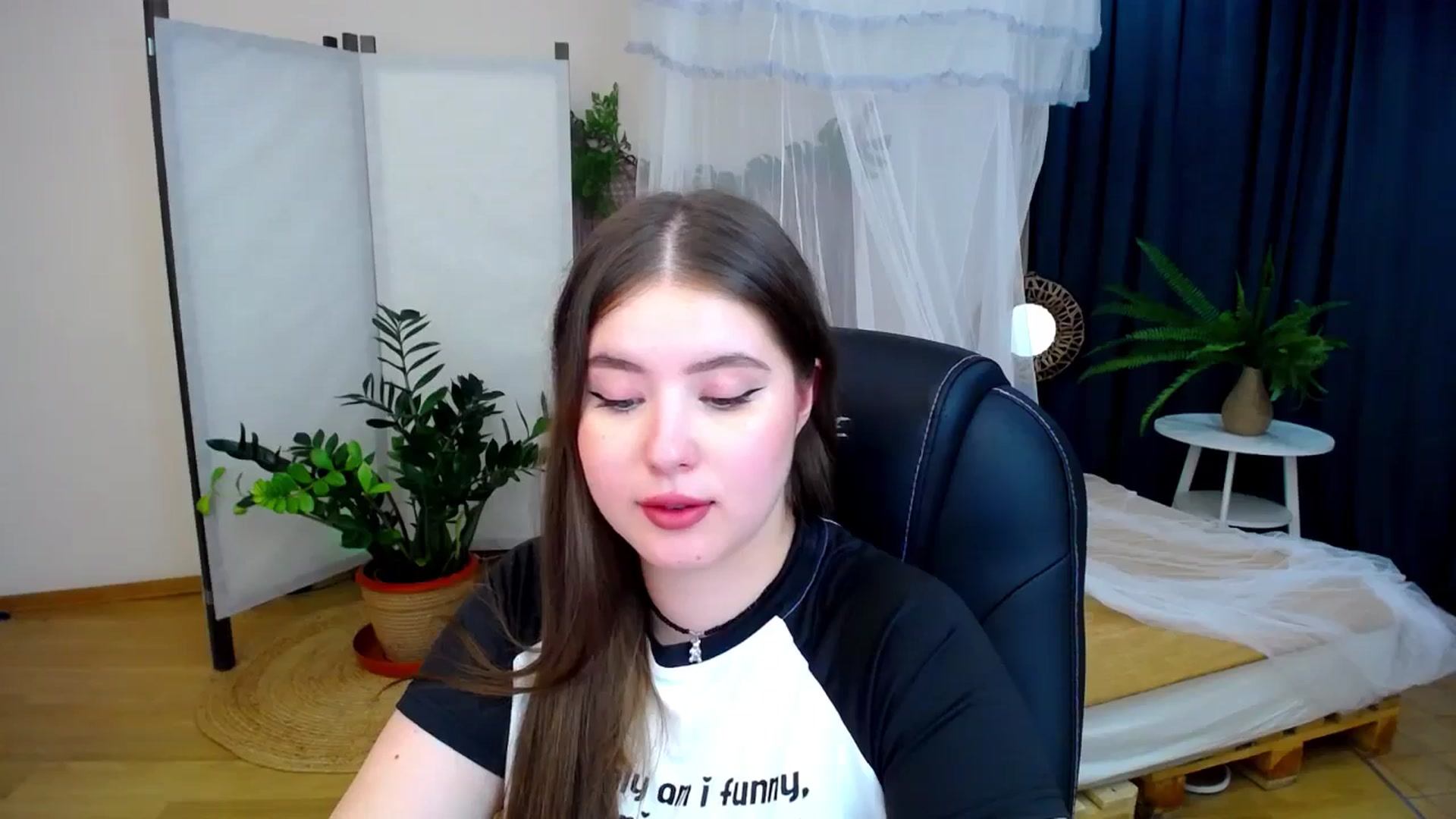 Gallery image thumbnail from AdmireMyEyes's myfreecams stream on, 08/17/2024, 23:30 image 10 of 20