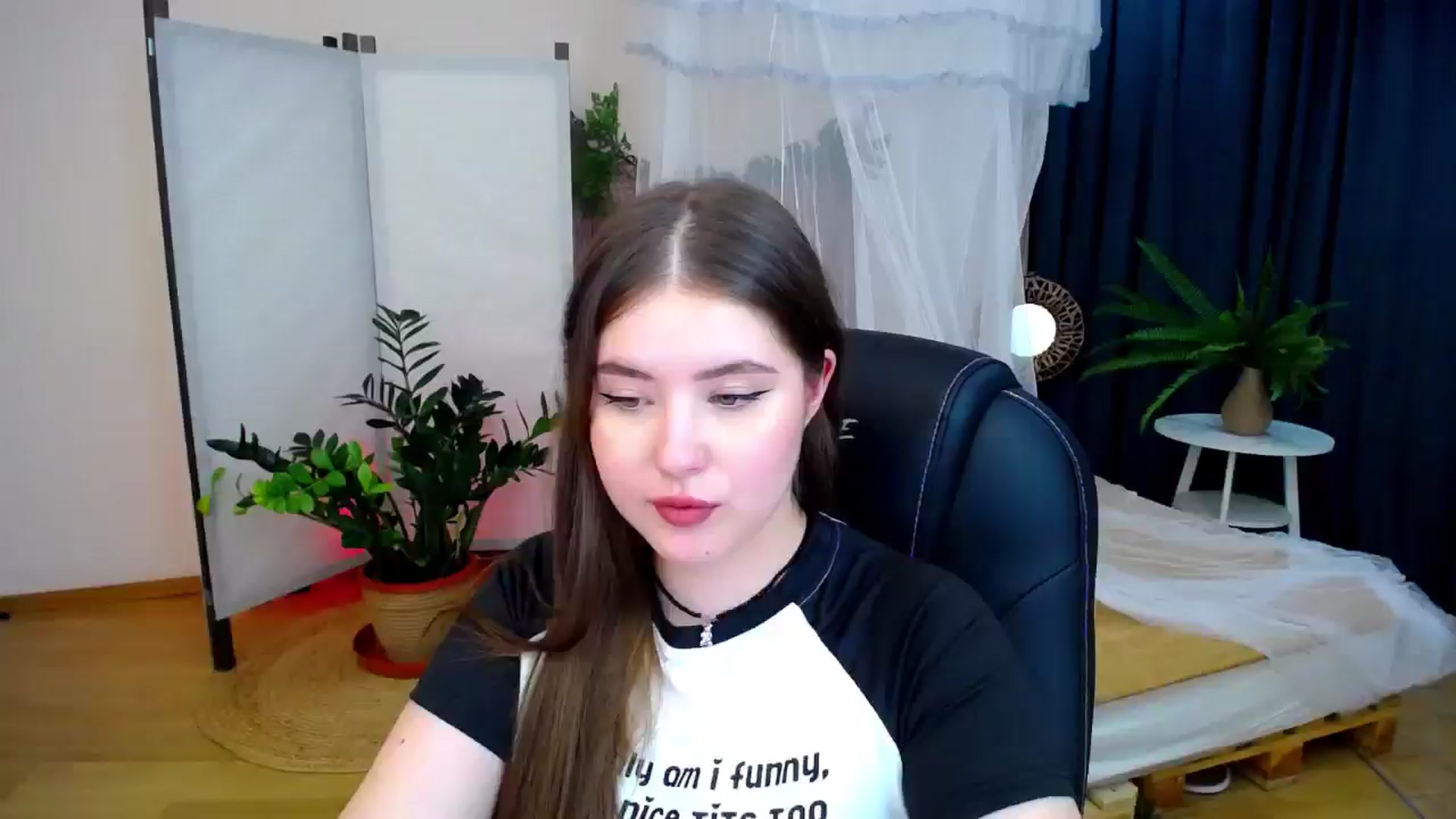 Gallery image thumbnail from AdmireMyEyes's myfreecams stream on, 08/17/2024, 23:30 image 7 of 20