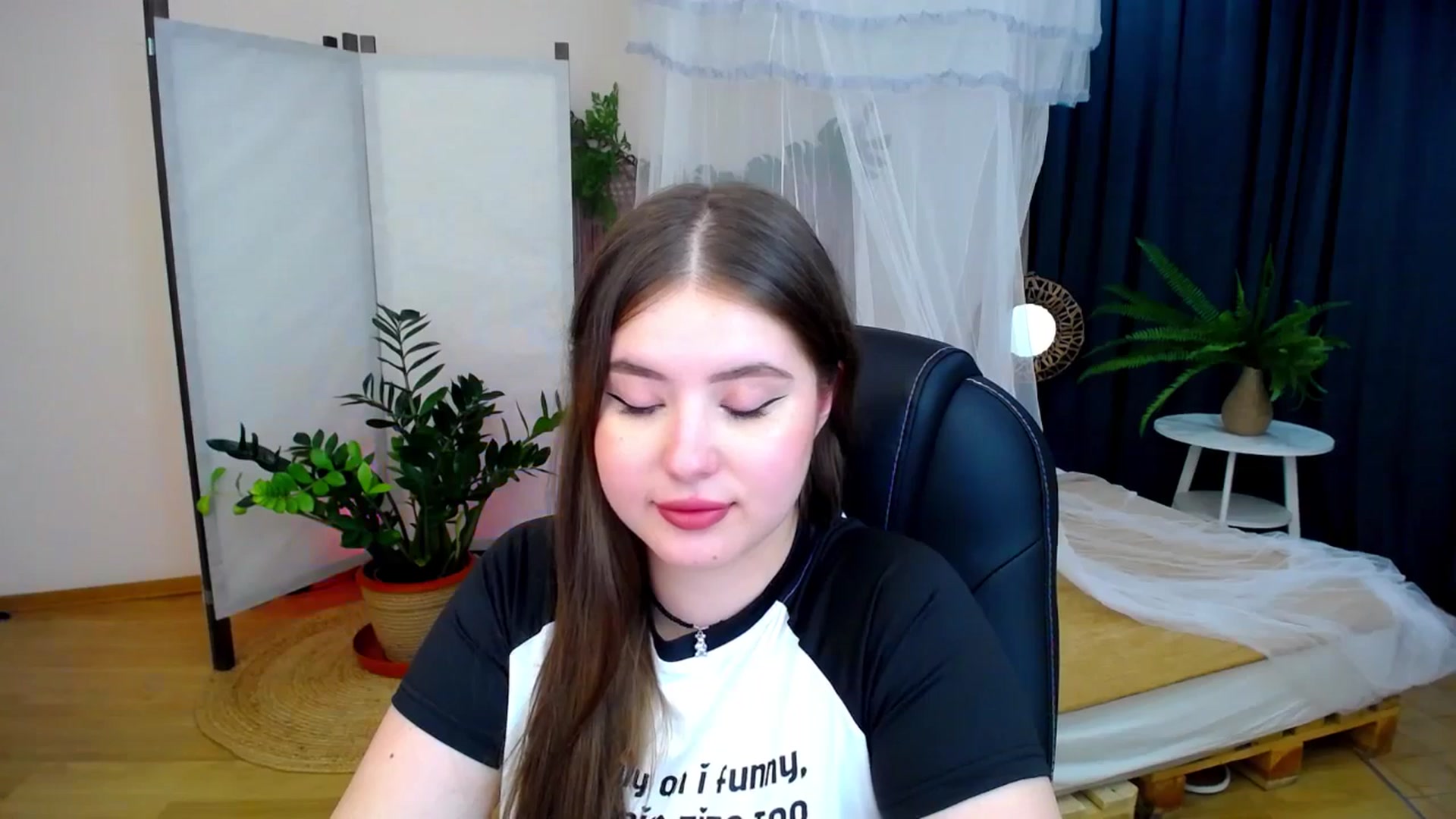 Gallery image thumbnail from AdmireMyEyes's myfreecams stream on, 08/17/2024, 23:30 image 16 of 20