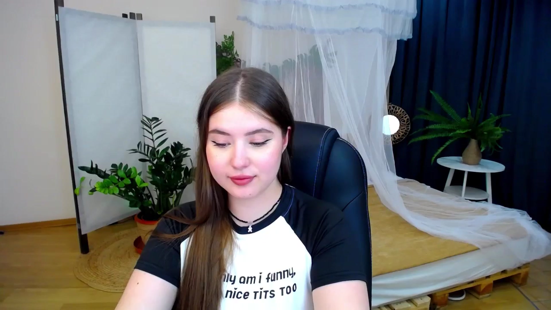 Gallery image thumbnail from AdmireMyEyes's myfreecams stream on, 08/17/2024, 23:30 image 2 of 20