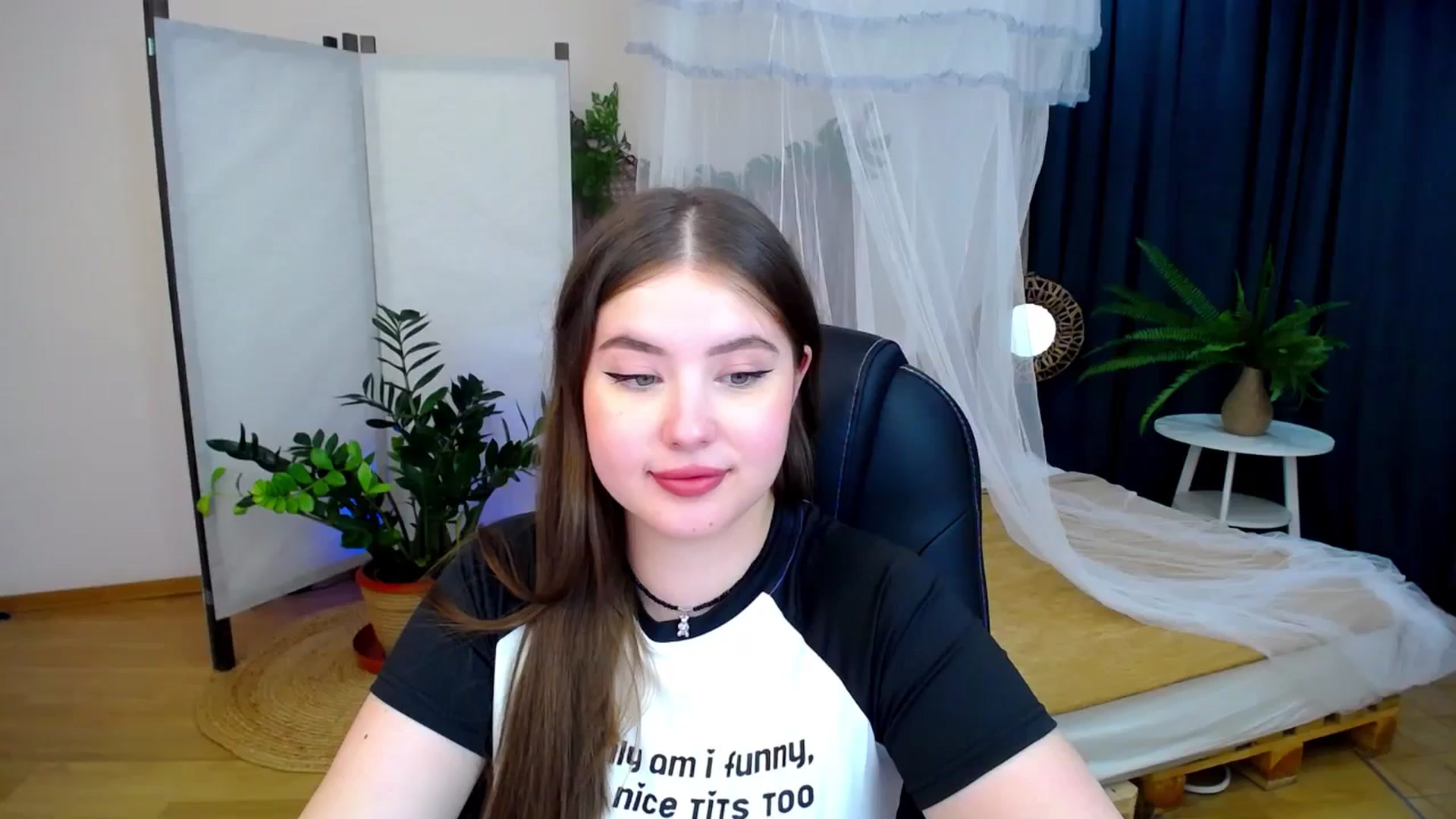 Gallery image thumbnail from AdmireMyEyes's myfreecams stream on, 08/17/2024, 23:30 image 1 of 20