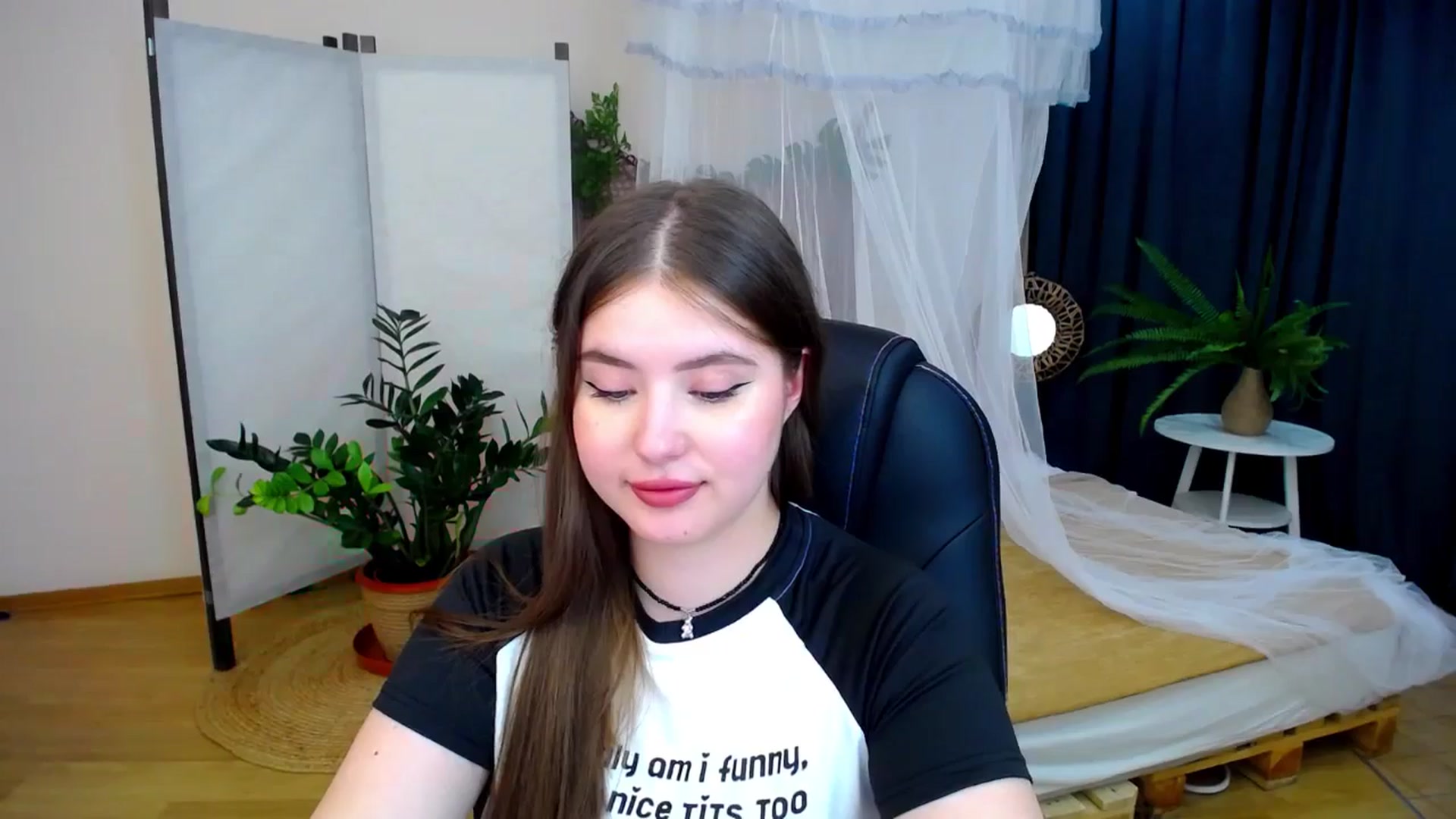 Gallery image thumbnail from AdmireMyEyes's myfreecams stream on, 08/17/2024, 23:30 image 5 of 20