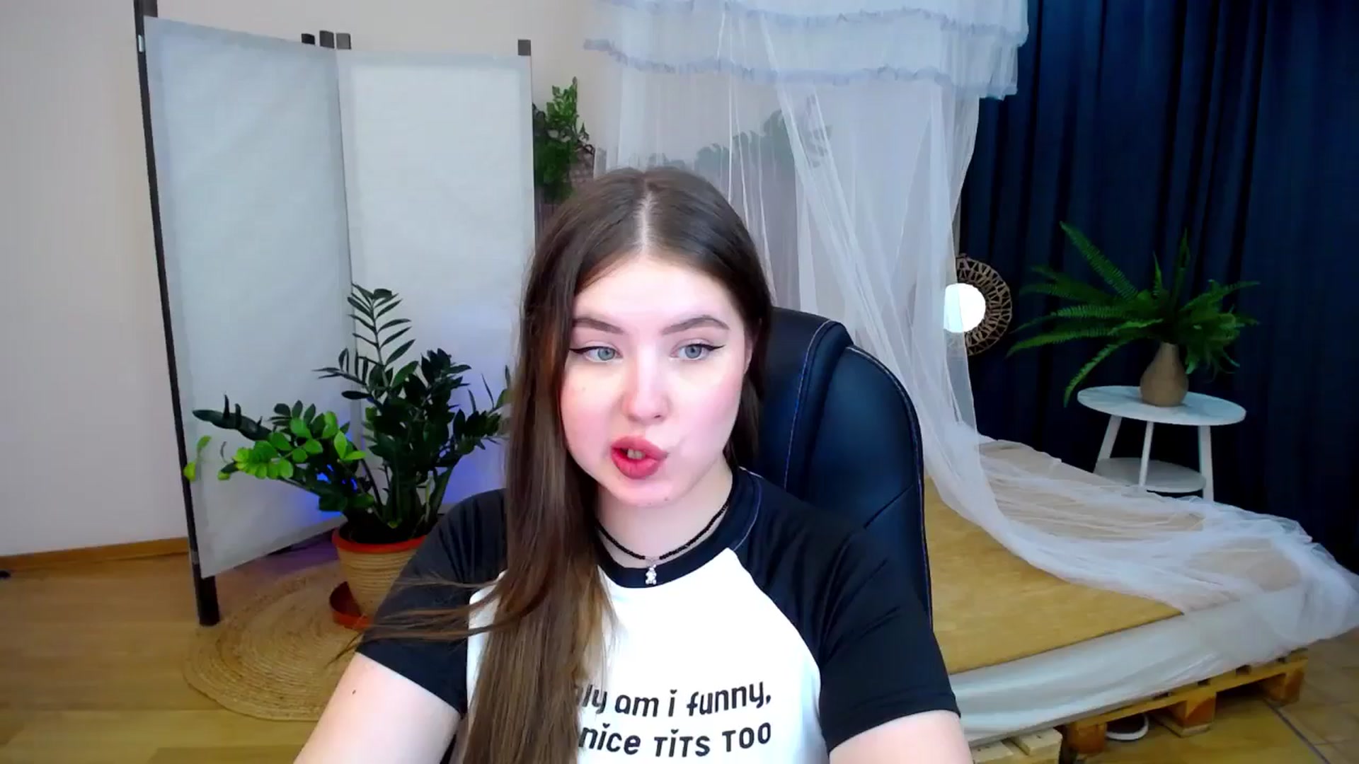 Gallery image thumbnail from AdmireMyEyes's myfreecams stream on, 08/17/2024, 23:30 image 13 of 20