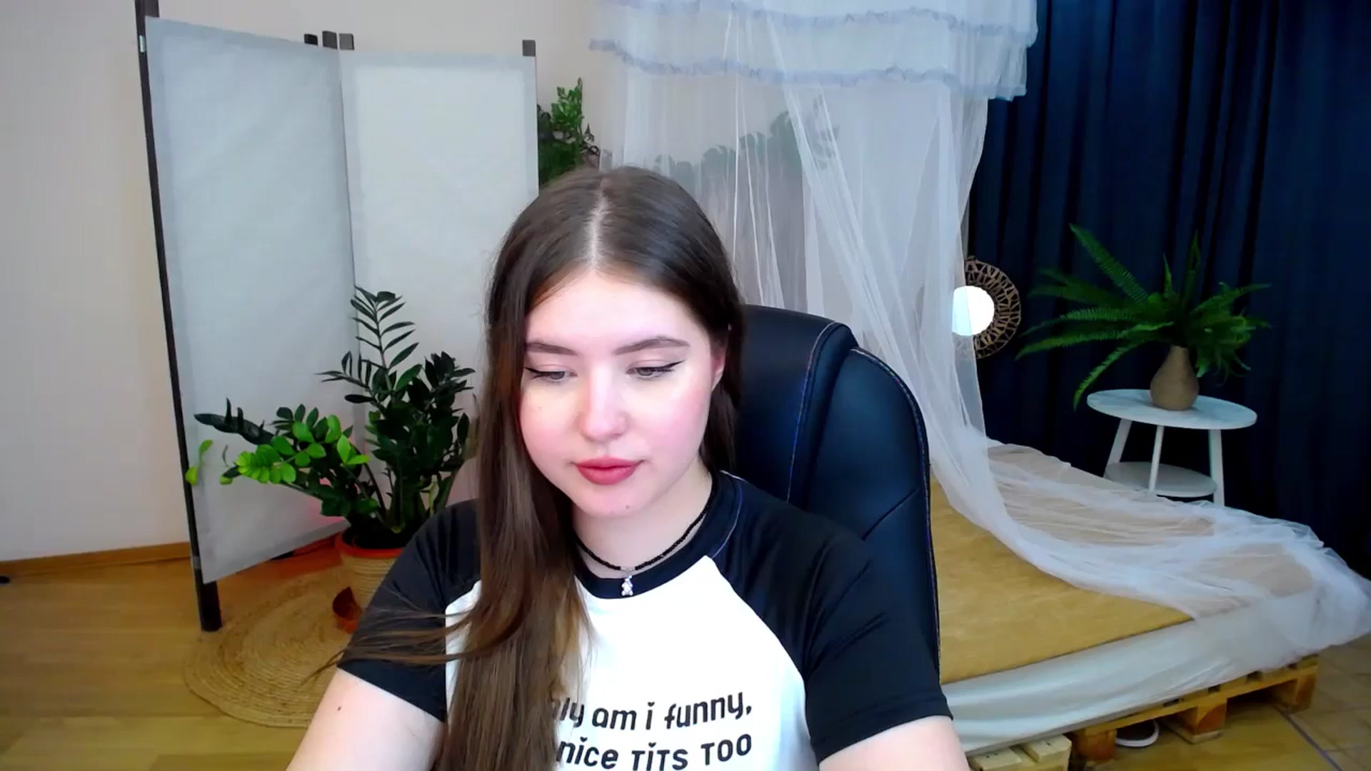 Gallery image thumbnail from AdmireMyEyes's myfreecams stream on, 08/17/2024, 23:30 image 14 of 20