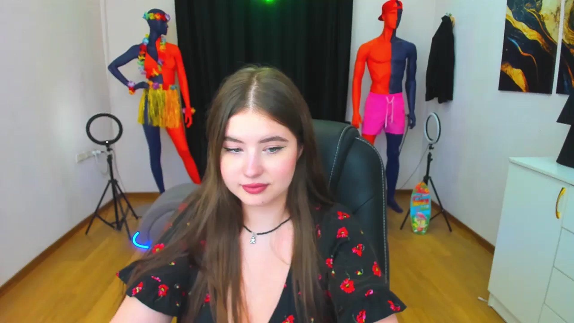 Gallery image thumbnail from AdmireMyEyes's myfreecams stream on, 08/18/2024, 23:06 image 10 of 20