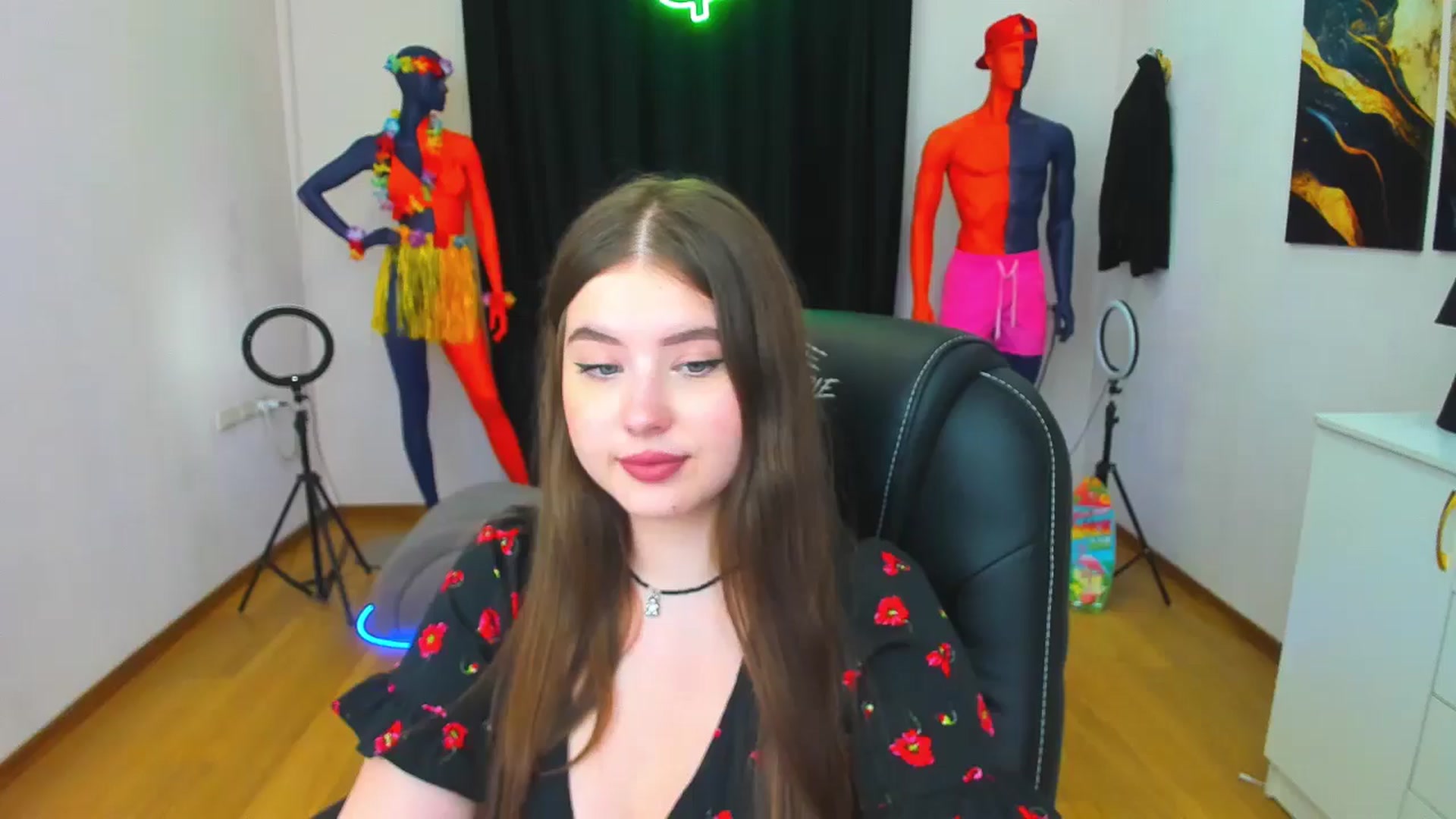 Gallery image thumbnail from AdmireMyEyes's myfreecams stream on, 08/19/2024, 24:26 image 14 of 20