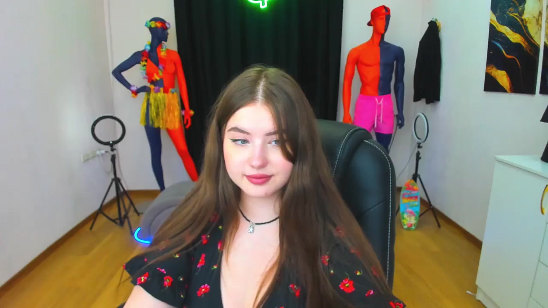 Gallery image thumbnail from AdmireMyEyes's myfreecams stream on, 08/19/2024, 24:26 image 4 of 20