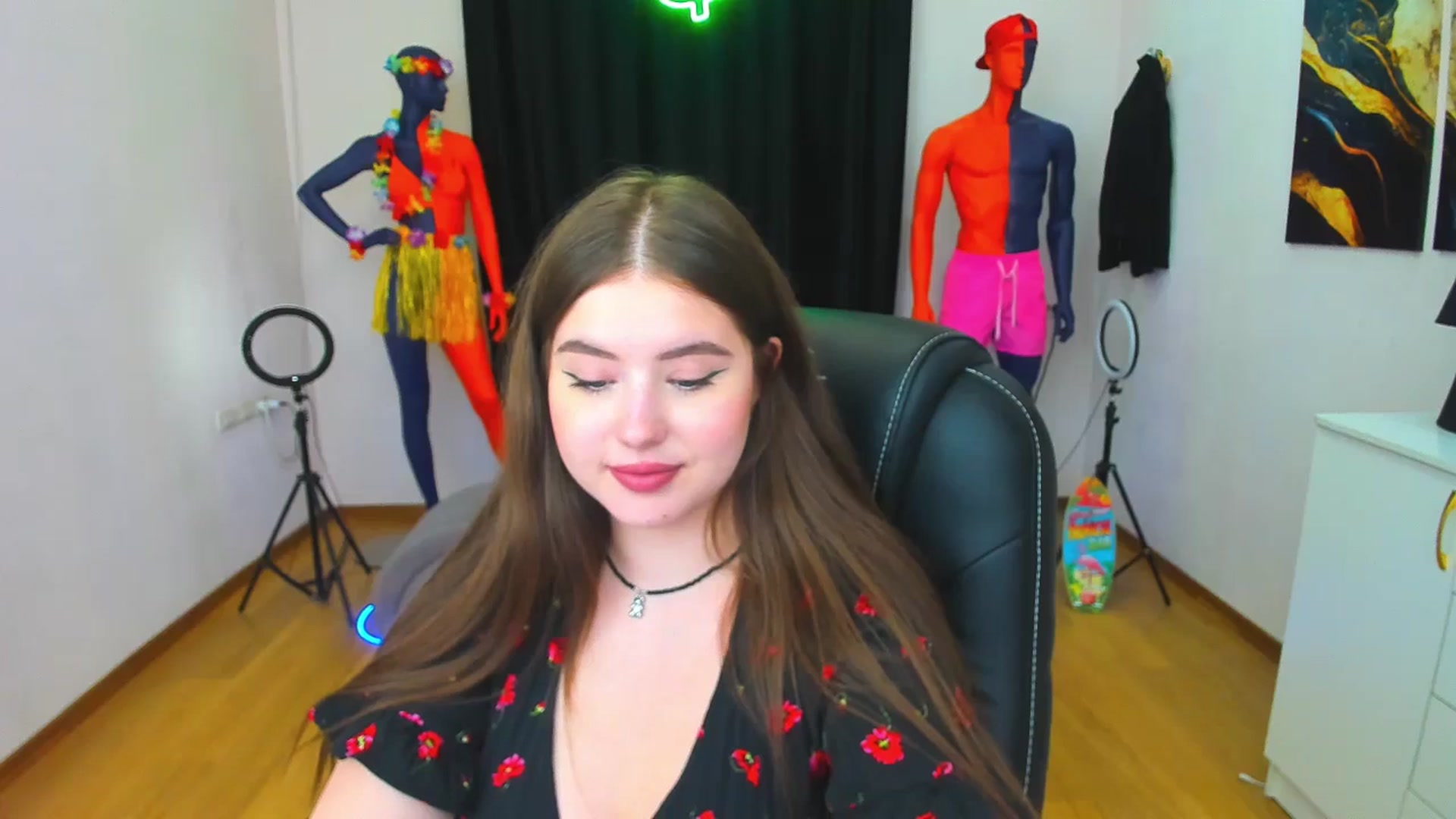 Gallery image thumbnail from AdmireMyEyes's myfreecams stream on, 08/19/2024, 24:26 image 7 of 20