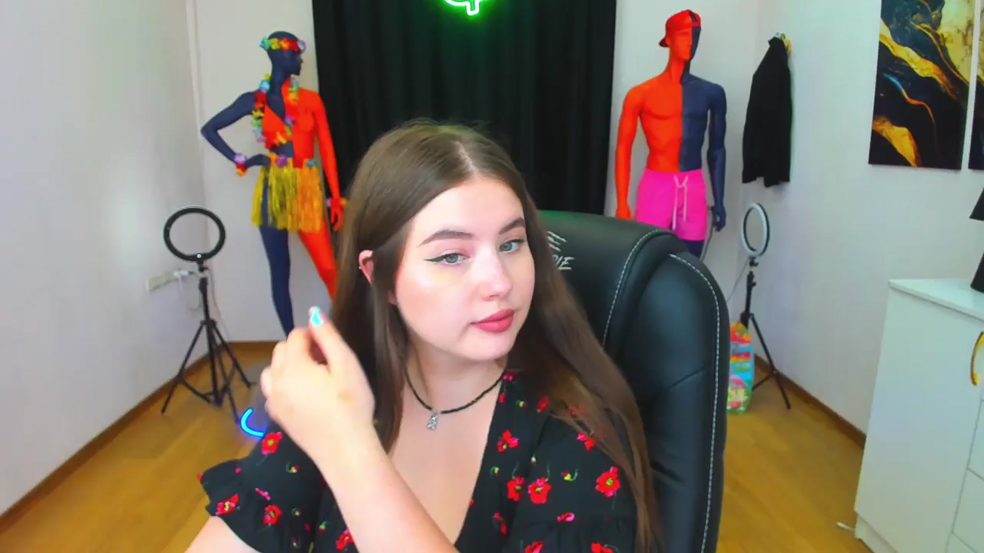 Gallery image thumbnail from AdmireMyEyes's myfreecams stream on, 08/19/2024, 24:26 image 1 of 20