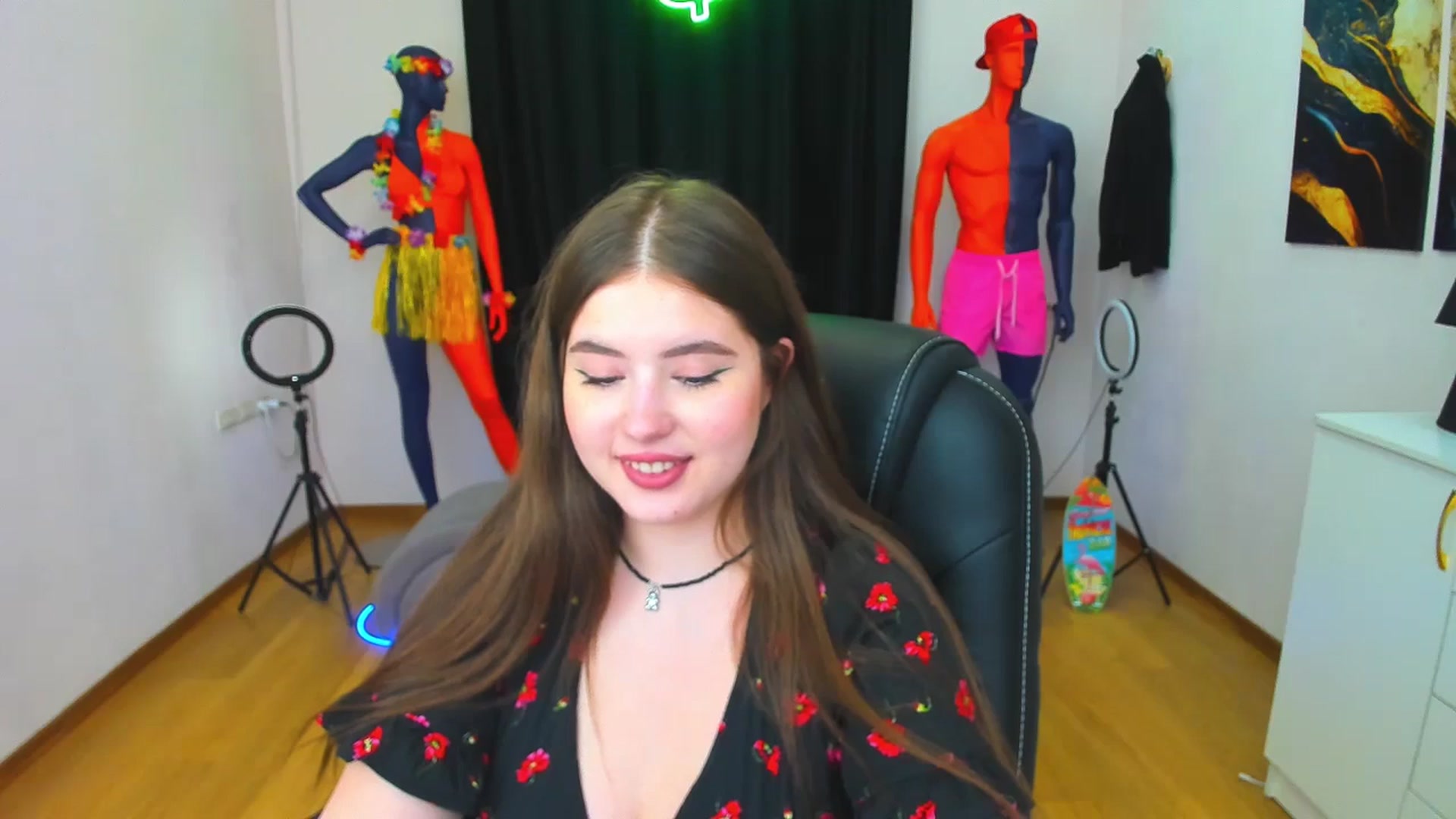 Gallery image thumbnail from AdmireMyEyes's myfreecams stream on, 08/19/2024, 24:26 image 8 of 20