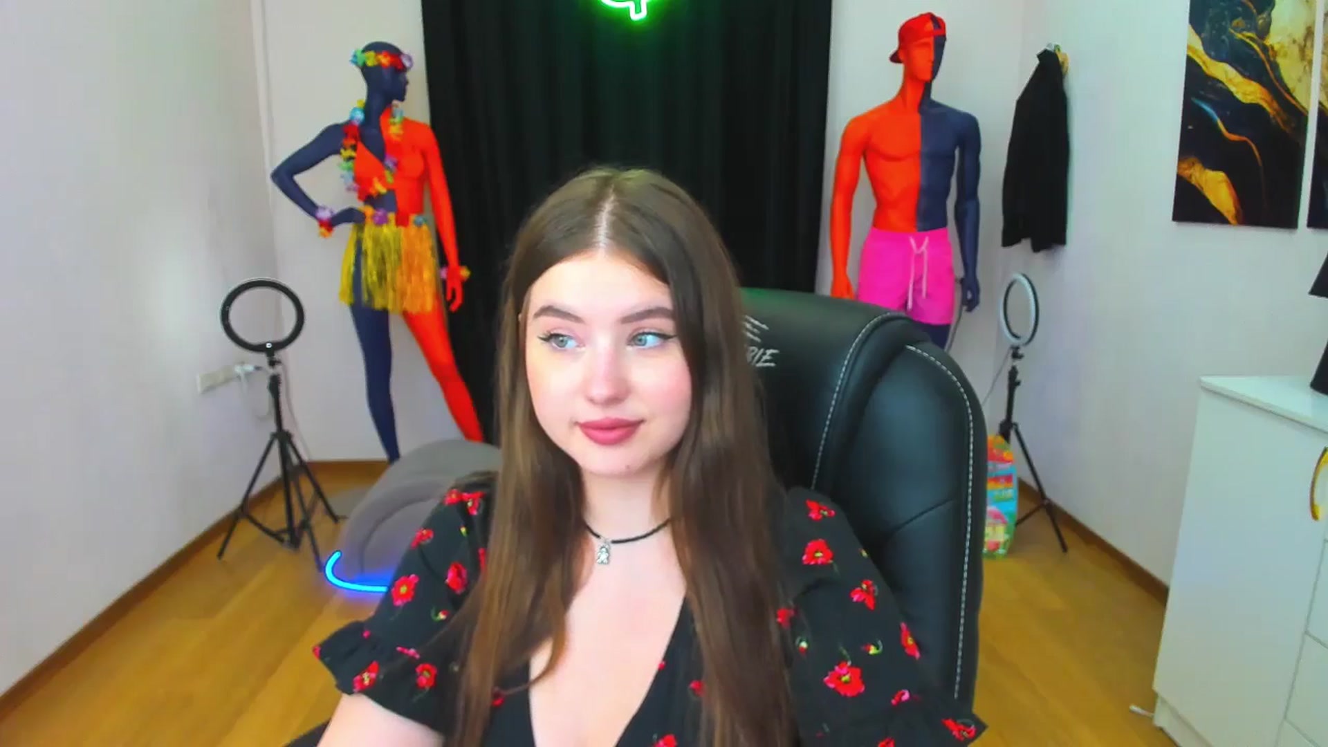 Gallery image thumbnail from AdmireMyEyes's myfreecams stream on, 08/19/2024, 24:26 image 13 of 20