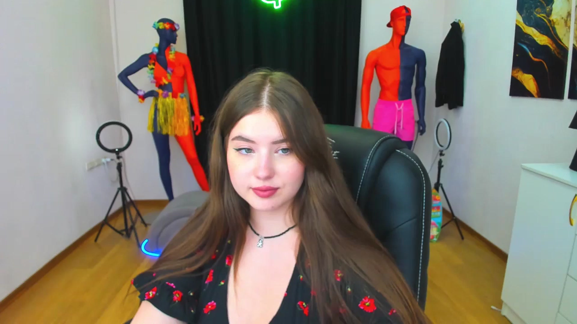 Gallery image thumbnail from AdmireMyEyes's myfreecams stream on, 08/19/2024, 24:26 image 5 of 20