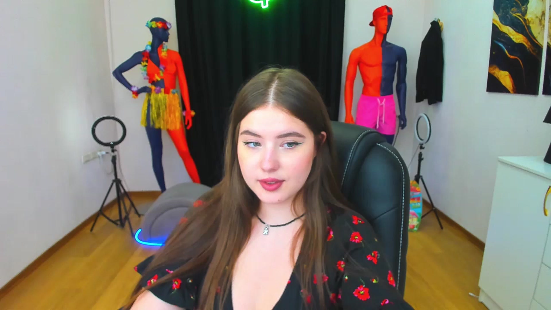 Gallery image thumbnail from AdmireMyEyes's myfreecams stream on, 08/19/2024, 24:26 image 11 of 20