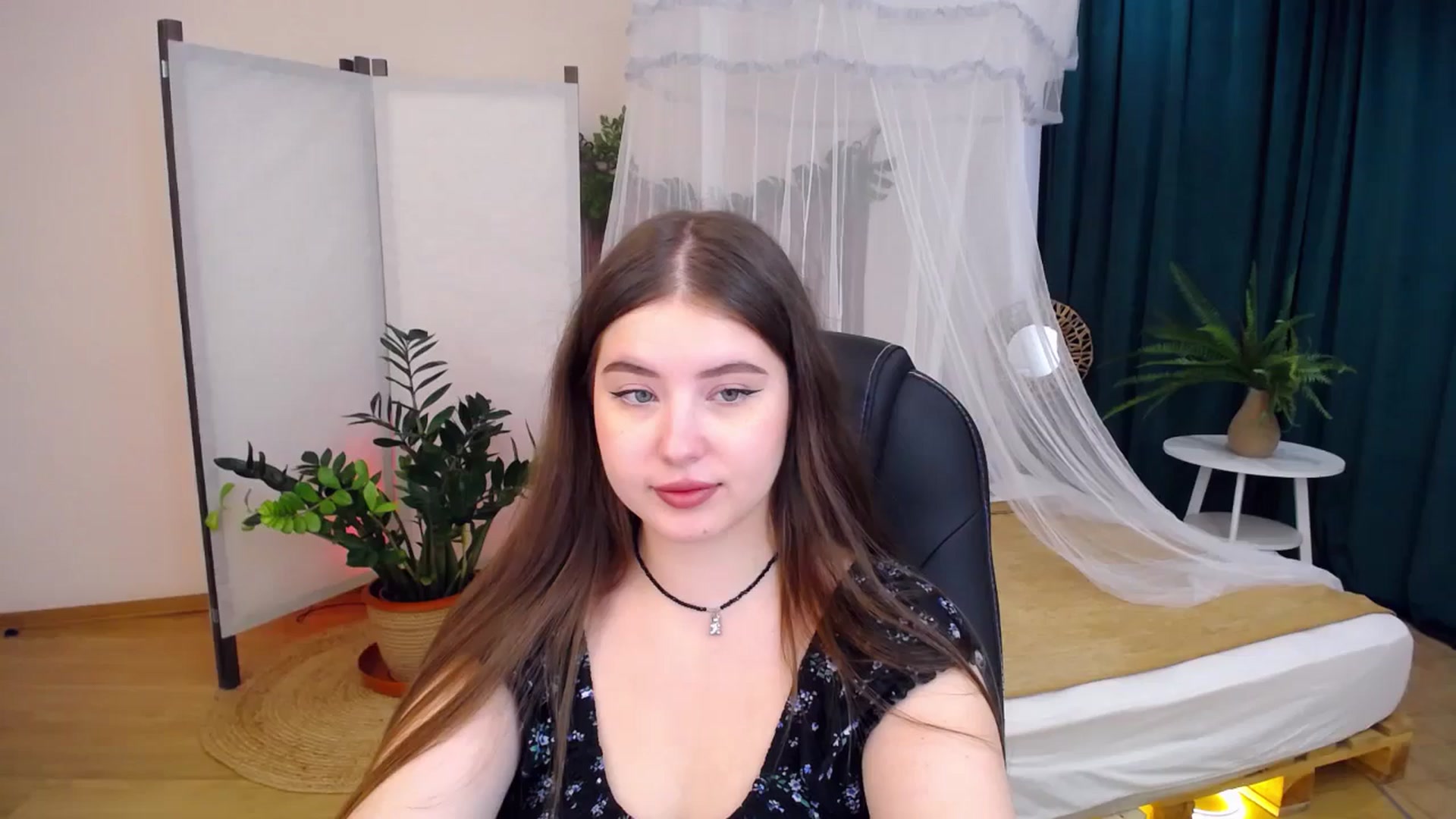 Gallery image thumbnail from AdmireMyEyes's myfreecams stream on, 08/20/2024, 06:43 image 18 of 20