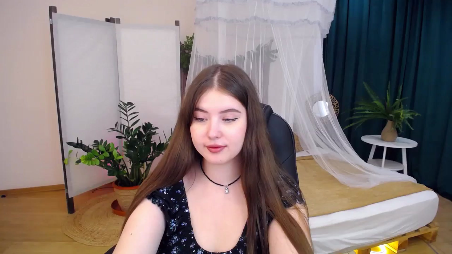Gallery image thumbnail from AdmireMyEyes's myfreecams stream on, 08/20/2024, 06:43 image 15 of 20