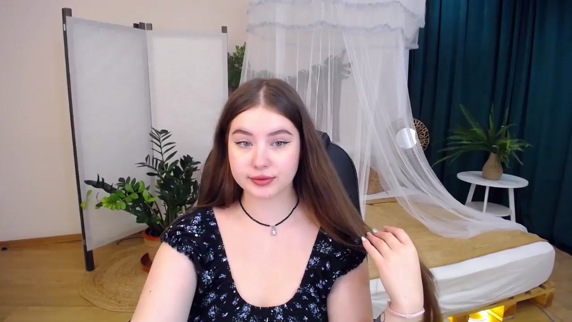 Gallery image thumbnail from AdmireMyEyes's myfreecams stream on, 08/20/2024, 06:43 image 14 of 20