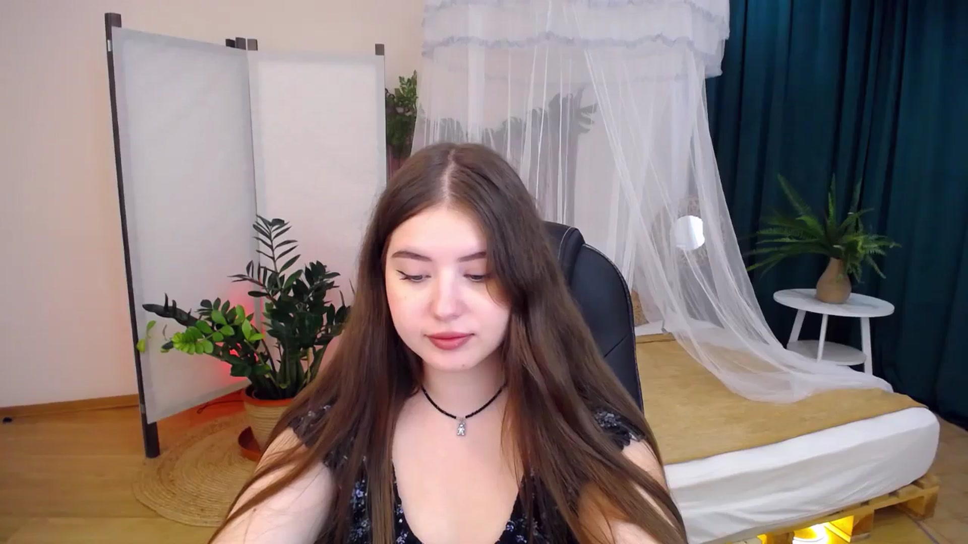 Gallery image thumbnail from AdmireMyEyes's myfreecams stream on, 08/20/2024, 06:43 image 20 of 20