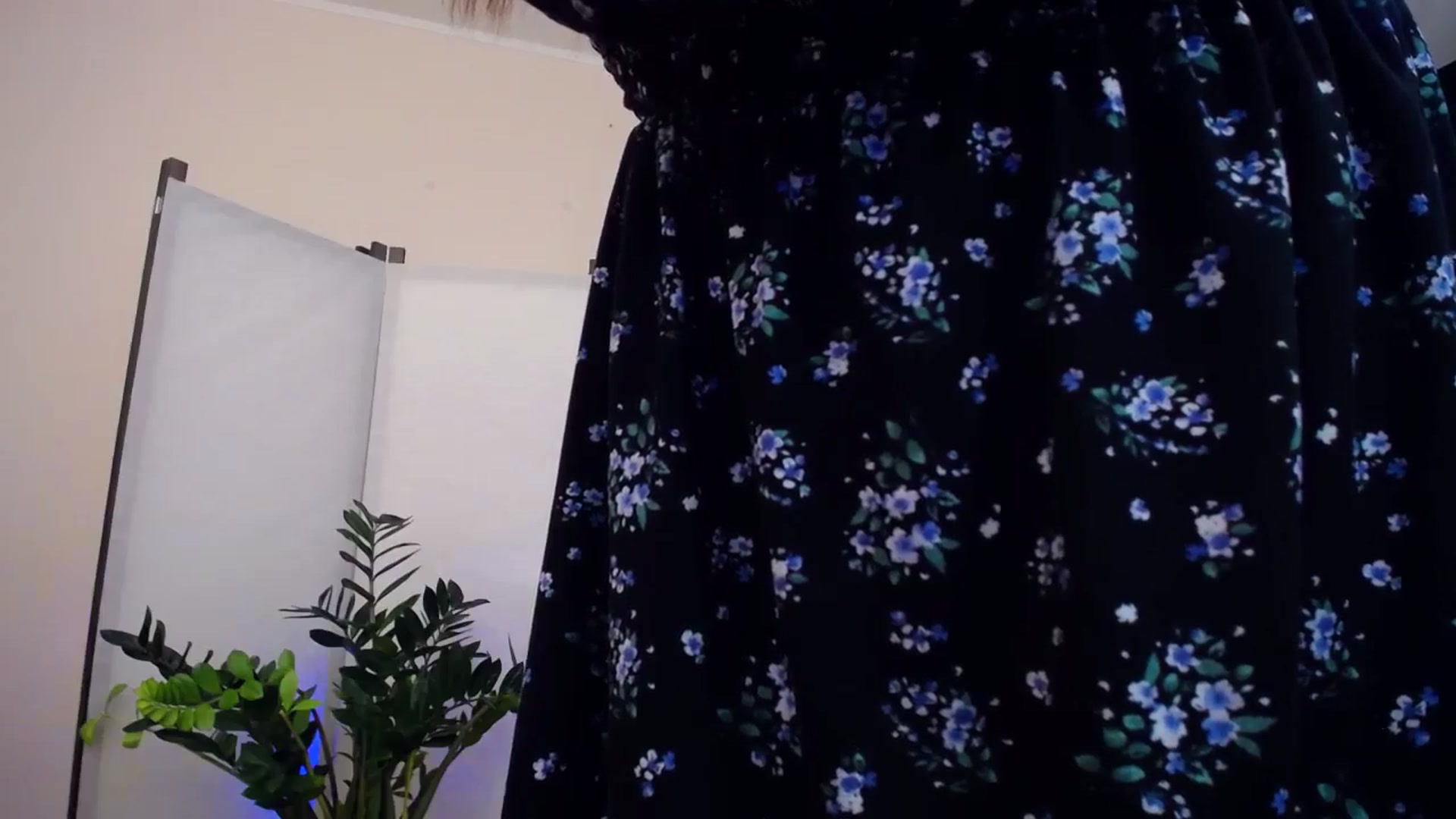 Gallery image thumbnail from AdmireMyEyes's myfreecams stream on, 08/20/2024, 06:43 image 9 of 20