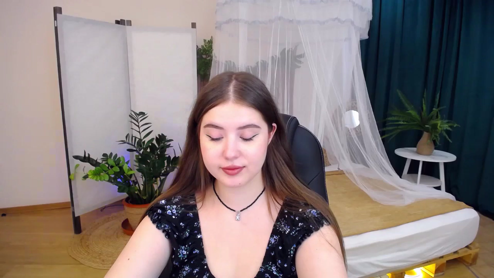 Gallery image thumbnail from AdmireMyEyes's myfreecams stream on, 08/20/2024, 07:21 image 3 of 20