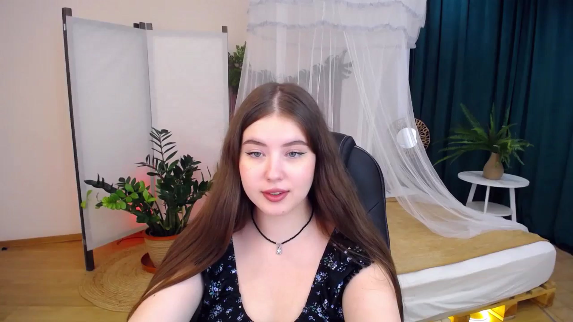 Gallery image thumbnail from AdmireMyEyes's myfreecams stream on, 08/20/2024, 07:21 image 6 of 20
