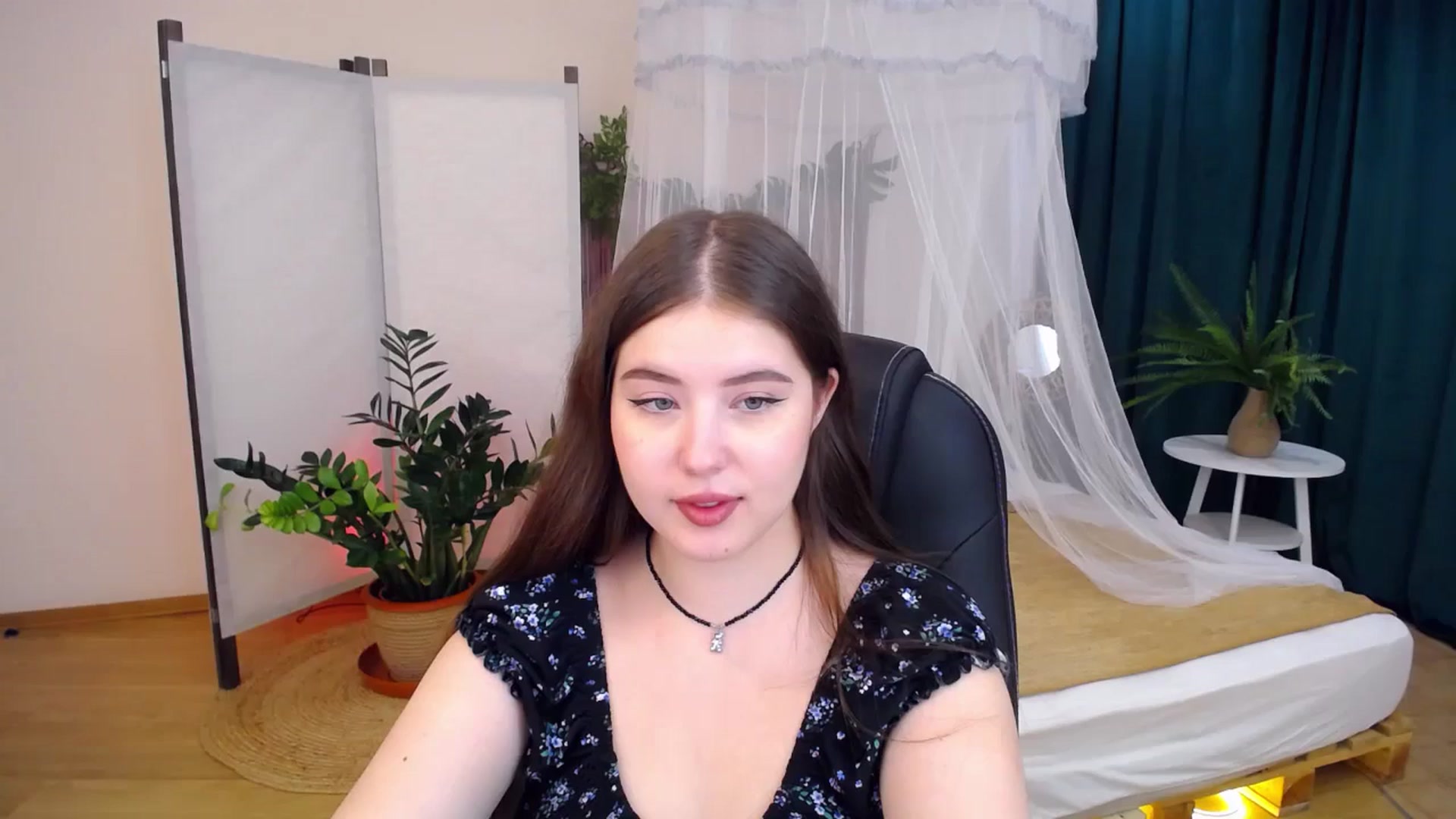 Gallery image thumbnail from AdmireMyEyes's myfreecams stream on, 08/20/2024, 07:21 image 1 of 20