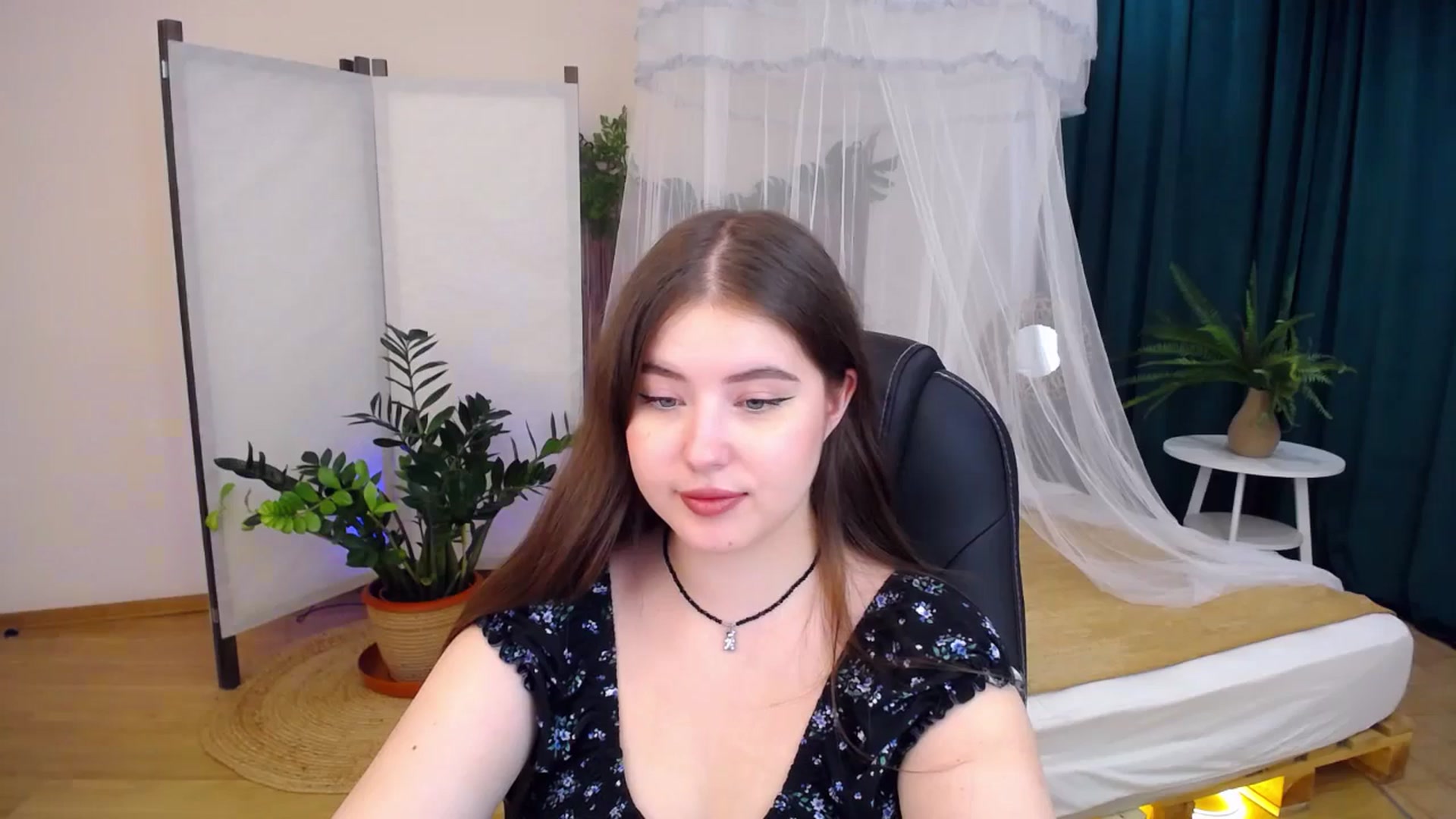 Gallery image thumbnail from AdmireMyEyes's myfreecams stream on, 08/20/2024, 07:21 image 2 of 20
