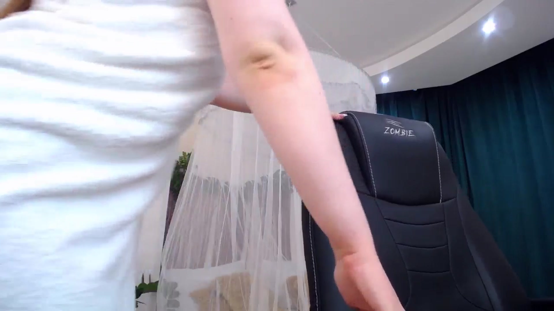 Gallery image thumbnail from AdmireMyEyes's myfreecams stream on, 08/20/2024, 07:21 image 20 of 20