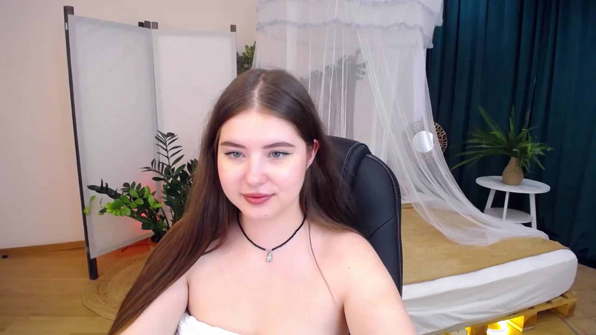 Gallery image thumbnail from AdmireMyEyes's myfreecams stream on, 08/20/2024, 07:21 image 19 of 20
