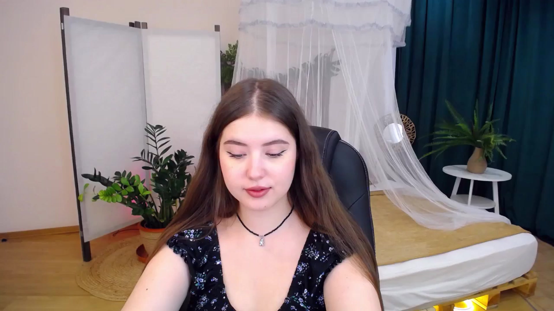 Gallery image thumbnail from AdmireMyEyes's myfreecams stream on, 08/20/2024, 07:21 image 5 of 20